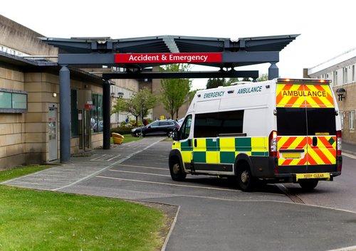 Ambulancia llegando al hospital. | Foto: Getty Images