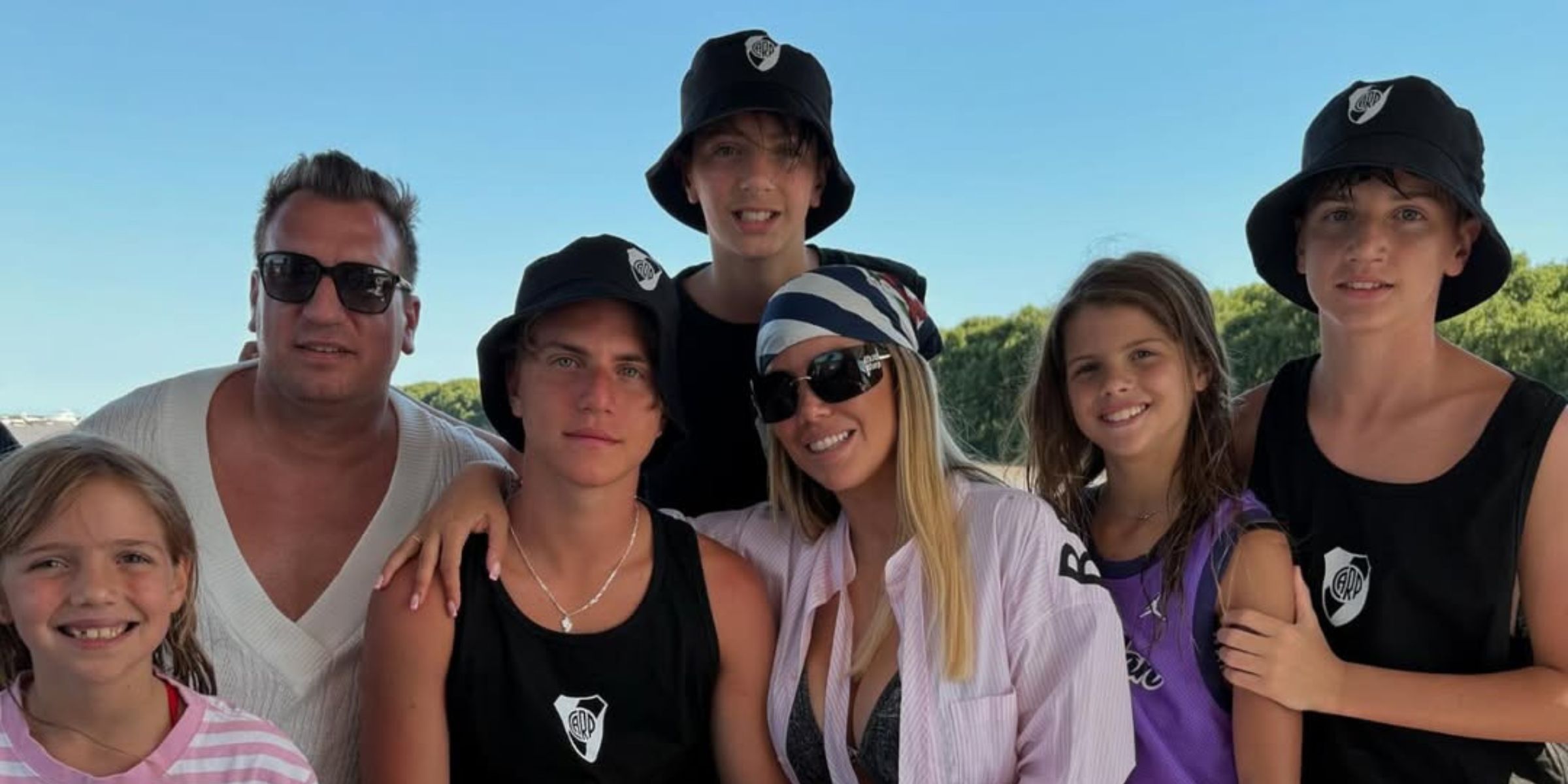 Maxi López y Wanda Nara junto a sus hijos | Fuente: Instagram/wanda_nara