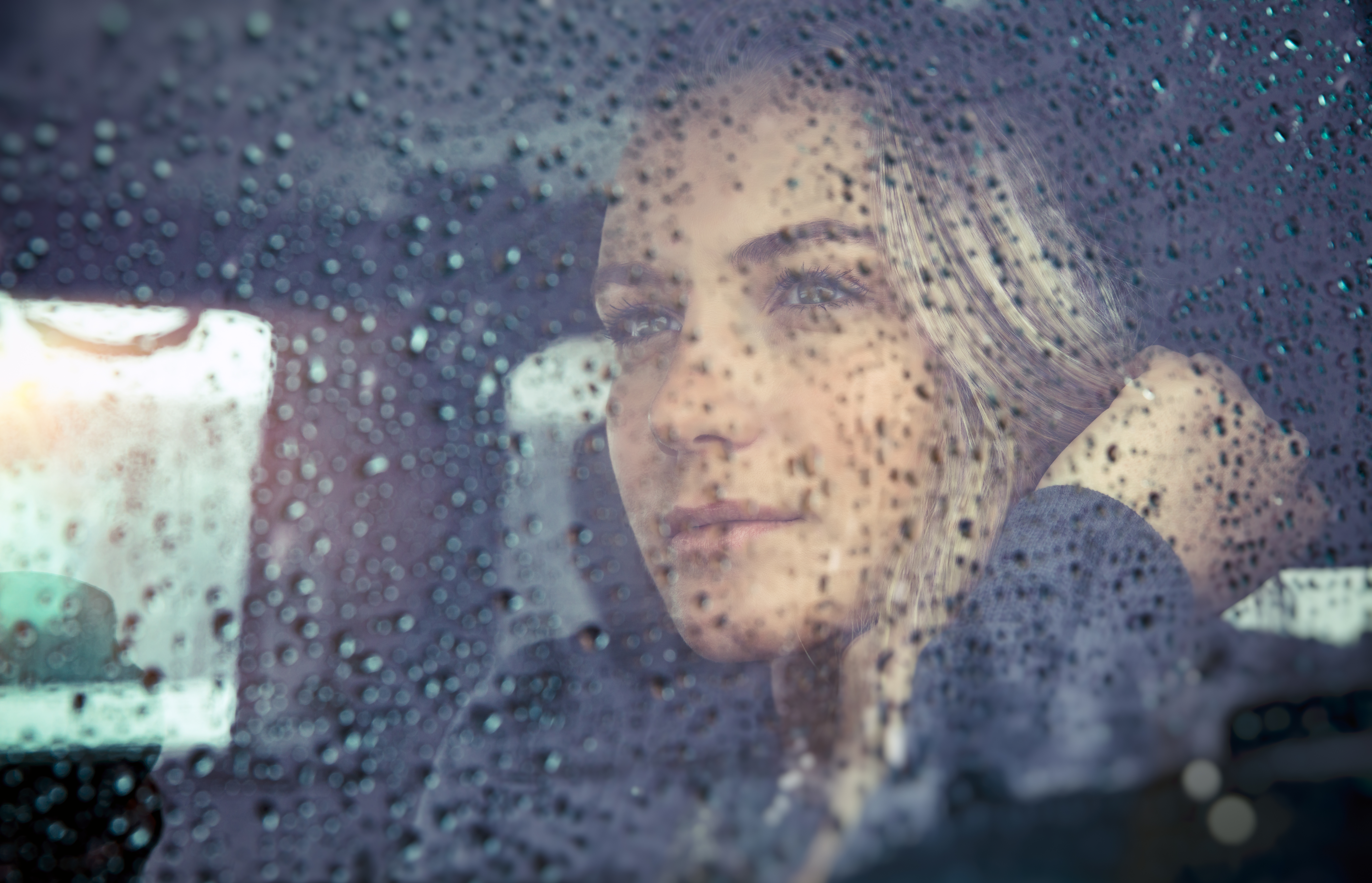 Retrato de una bella mujer triste | Fuente: Shutterstock