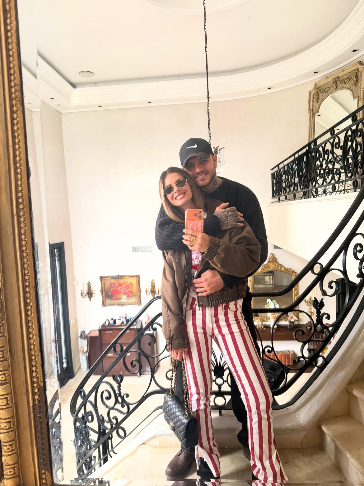 María Eugenia La China Suárez posando junto a Mauro Icardi frente al espejo | Fuente: Instagram