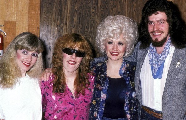 Stella Parton, Freida Parton, Dolly Parton y Floyd Parton en Bearsville Studios en North Hollywood, California, el 15 de enero de 1981. | Foto: Getty Images