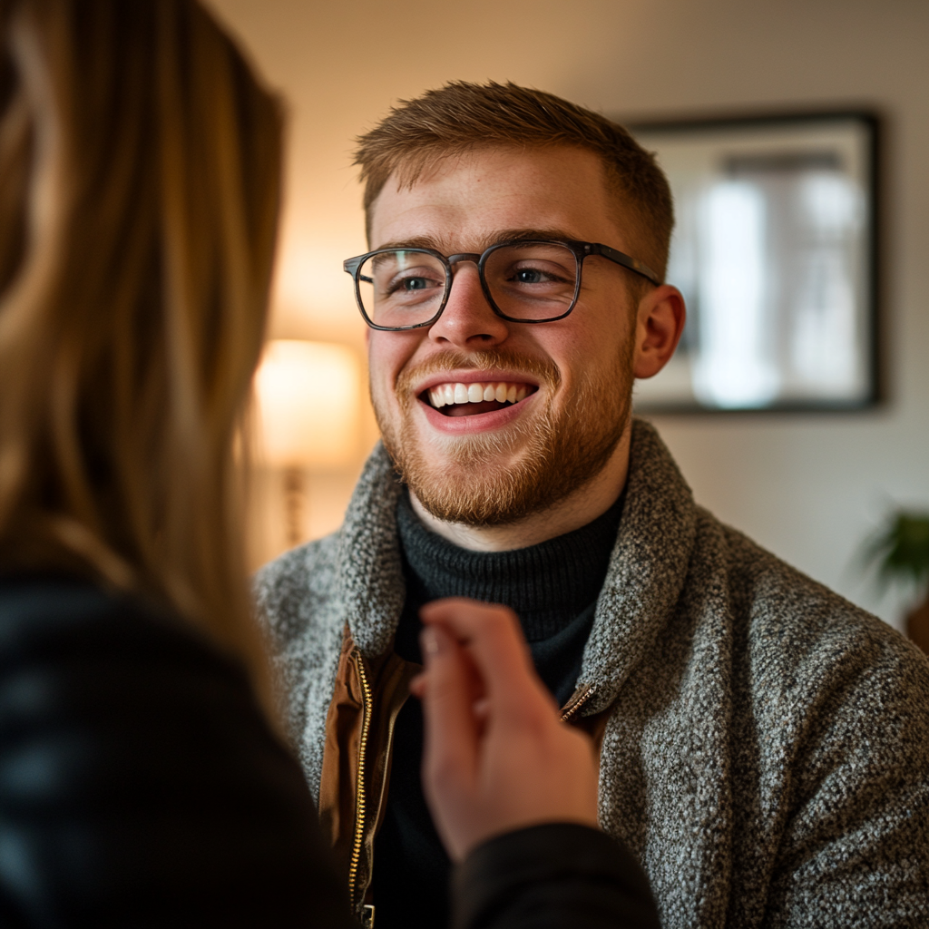 Un hombre parece entusiasmado mientras habla con su esposa | Fuente: Midjourney