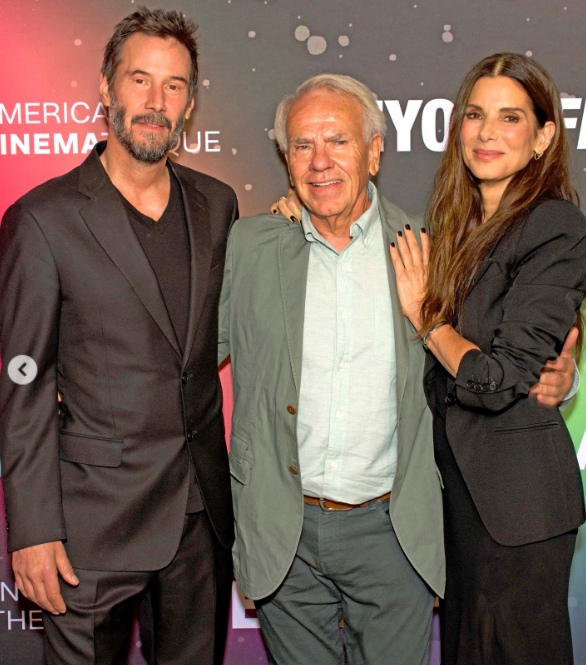 Keanu Reeves, Jan de Bont y Sandra Bullock aparecen juntos para Beyond Fest en Los Ángeles, publicado el 9 de octubre de 2024 | Fuente: Instagram.com/entertainmenttonight