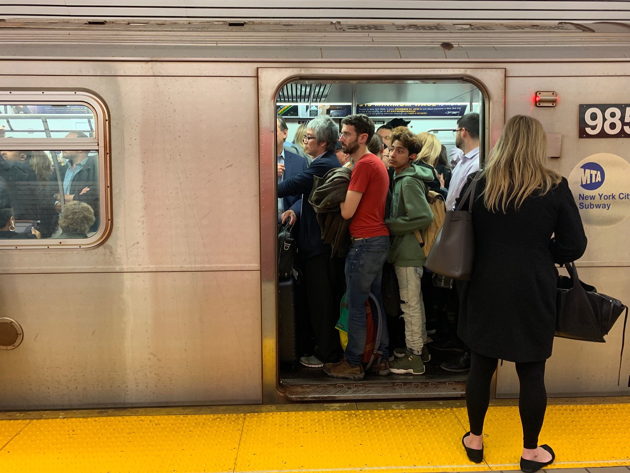 Atestado vagón de la línea 6 del metro de Nueva York || Fuente: Shutterstock