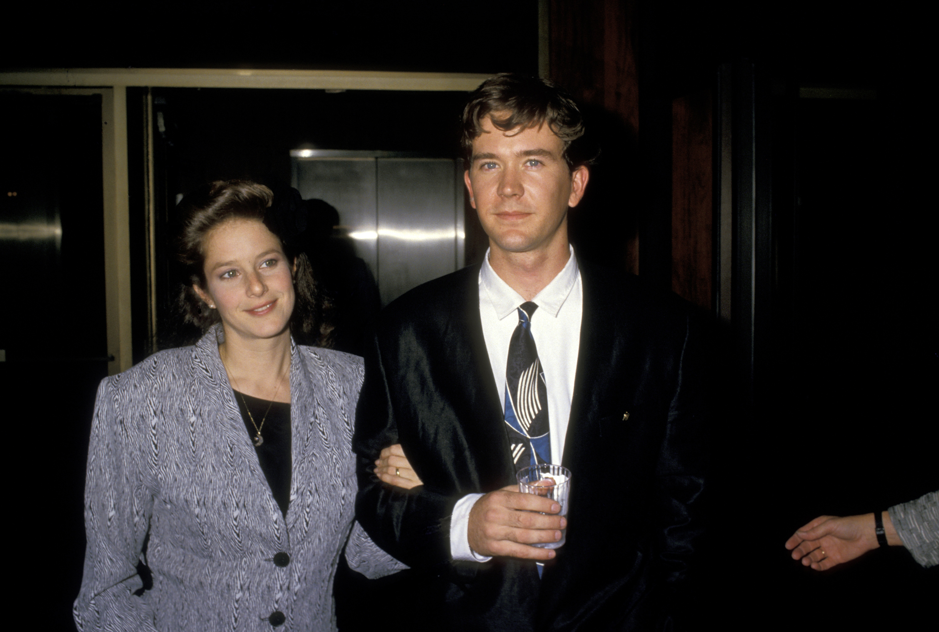 Debra Winger y Timothy Hutton durante los Premios del Cine Estudiantil de 1987 el 6 de junio de 1987, en Beverly Hills, California. | Fuente: Getty Images