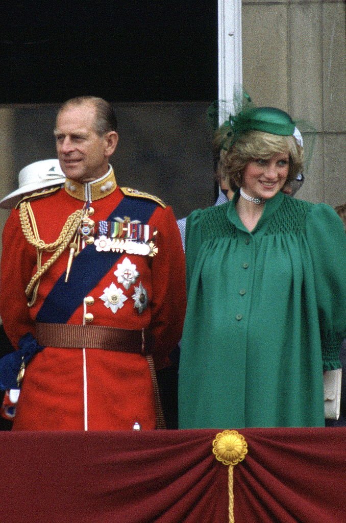 Princesa Diana de Gales y príncipe Philip en el balcón del palacio de Buckingham, 1982. | Foto: Getty Images