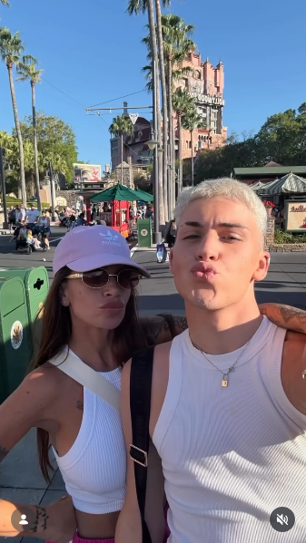Florencia Peña compartió fotografías familiares junto a su hijo Juan Otero para celebrar su cumpleaños número 18 | Fuente: Instagram/flor_de_p