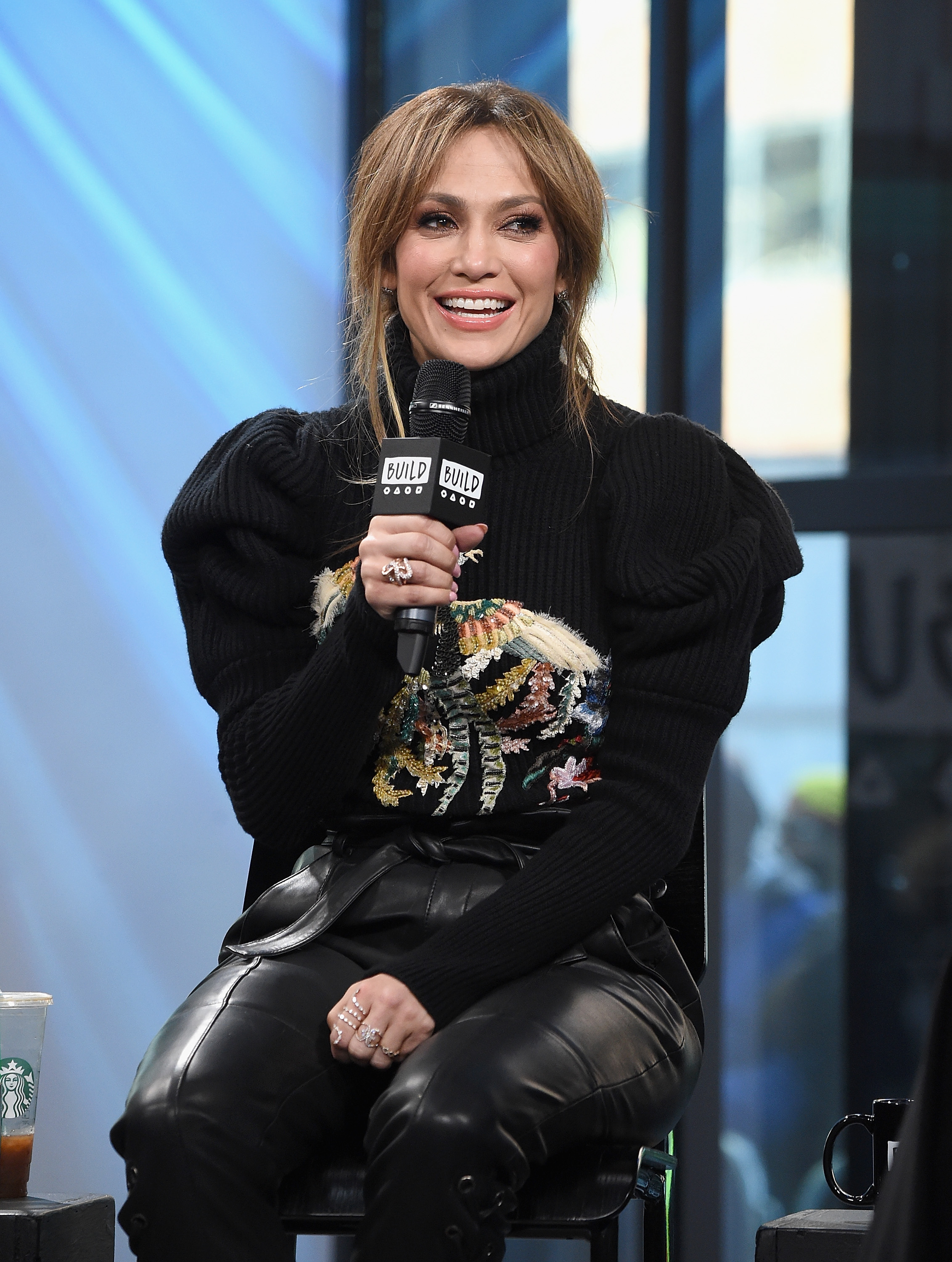 Jennifer Lopez habla de "Shades of Blue" en el Build Studio de Nueva York el 2 de marzo de 2017 | Fuente: Getty Images