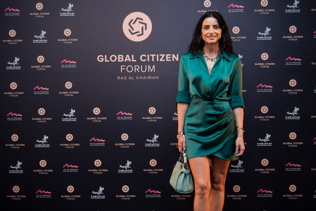 Aislinn Derbez asiste a la Cumbre Anual del Global Citizen Forum 2022, Día 1 de la Metamorfosis Humana, el 16 de noviembre de 2022 en Ras al Khaimah, Emiratos Árabes Unidos. | Foto: Getty Images