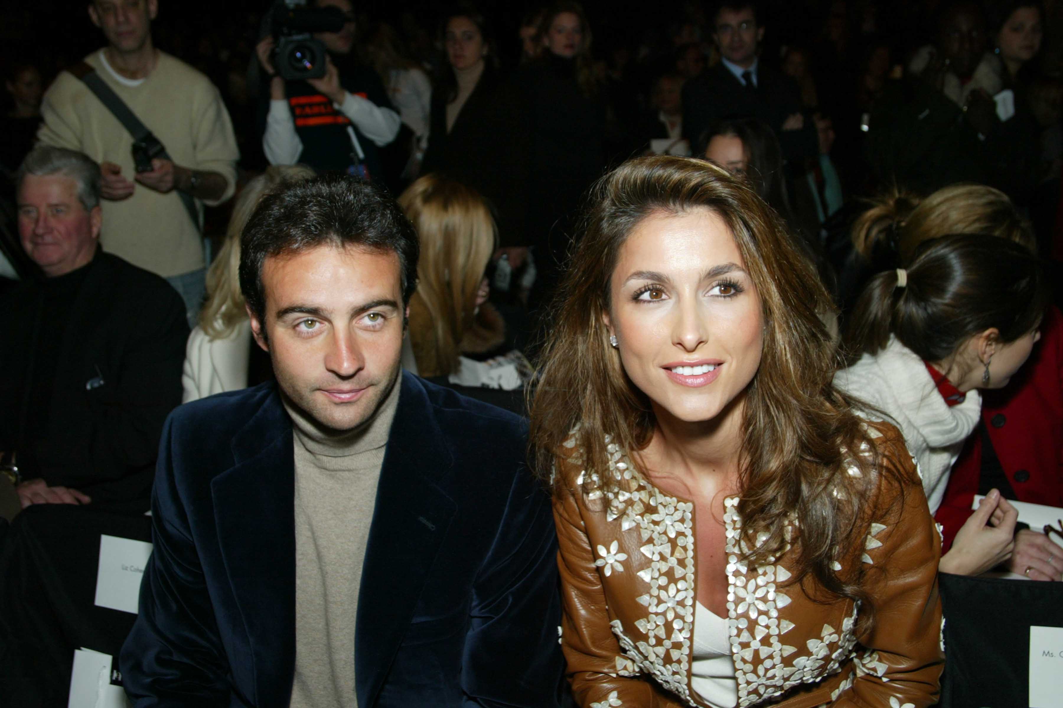 Enrique Ponce y Paloma Cuevas en show de Carolina Herrera en Nueva York en 2004. | Foto: Getty Images