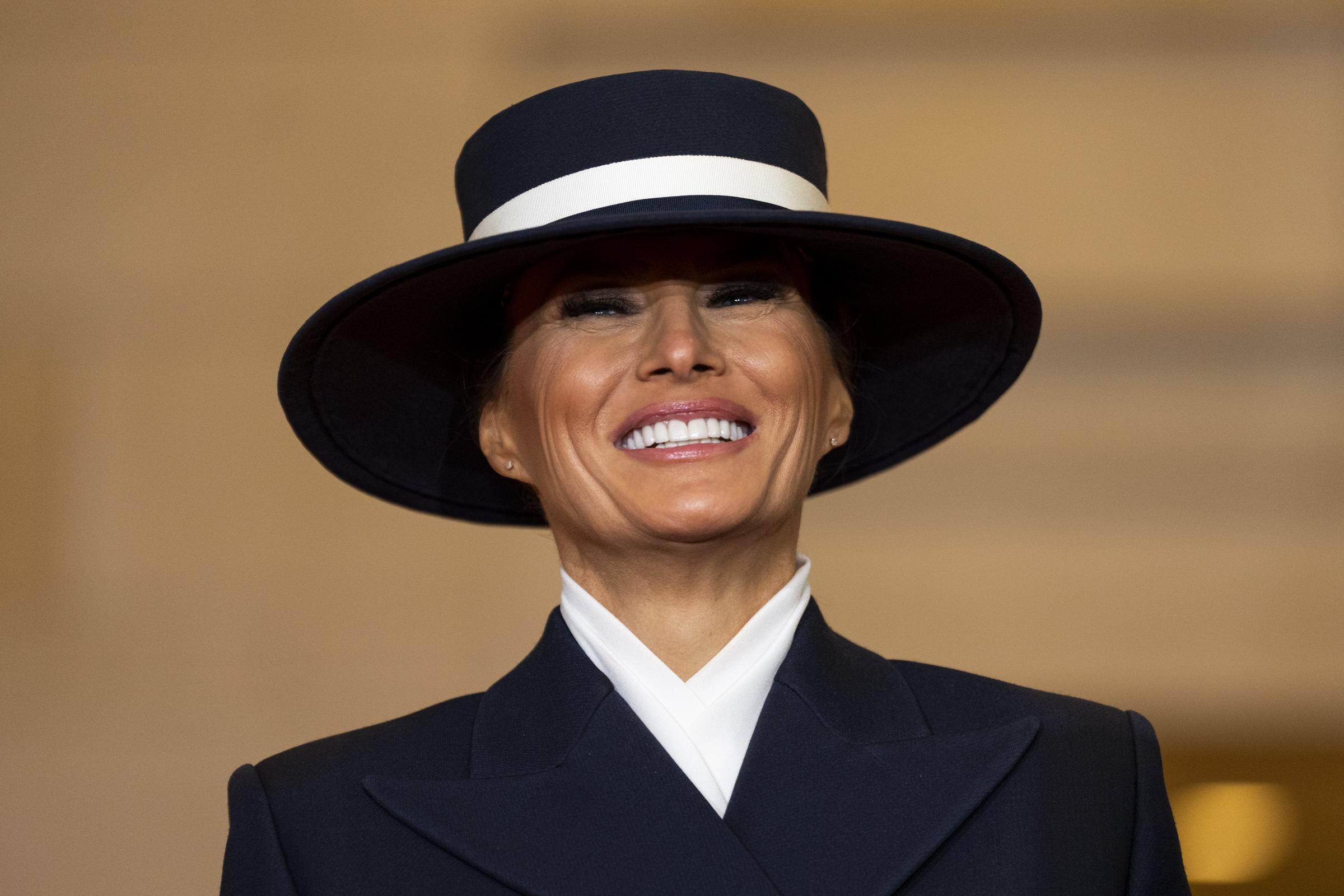 Melania Trump sonríe durante la segunda toma de posesión de su marido. | Fuente: Getty Images