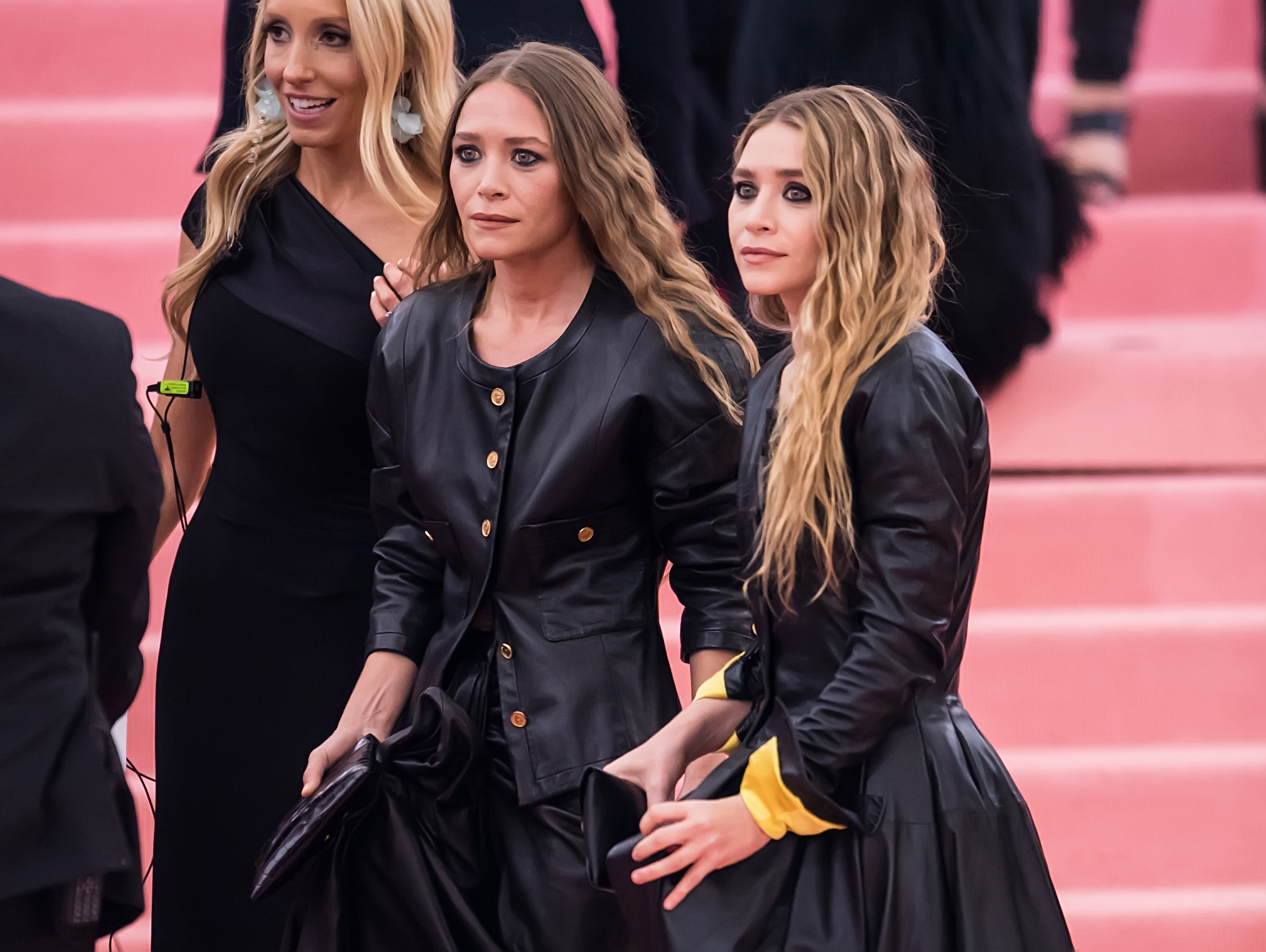 Mary-Kate y Ashley Olsen en los CFDA Fashion Awards el 3 de junio de 2019, en Nueva York | Fuente: Getty Images