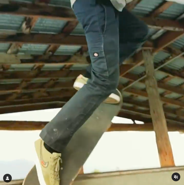 Henry Moder patinando en un parque de patinaje, publicado el 18 de junio de 2021 | Fuente: Instagram/modermoder