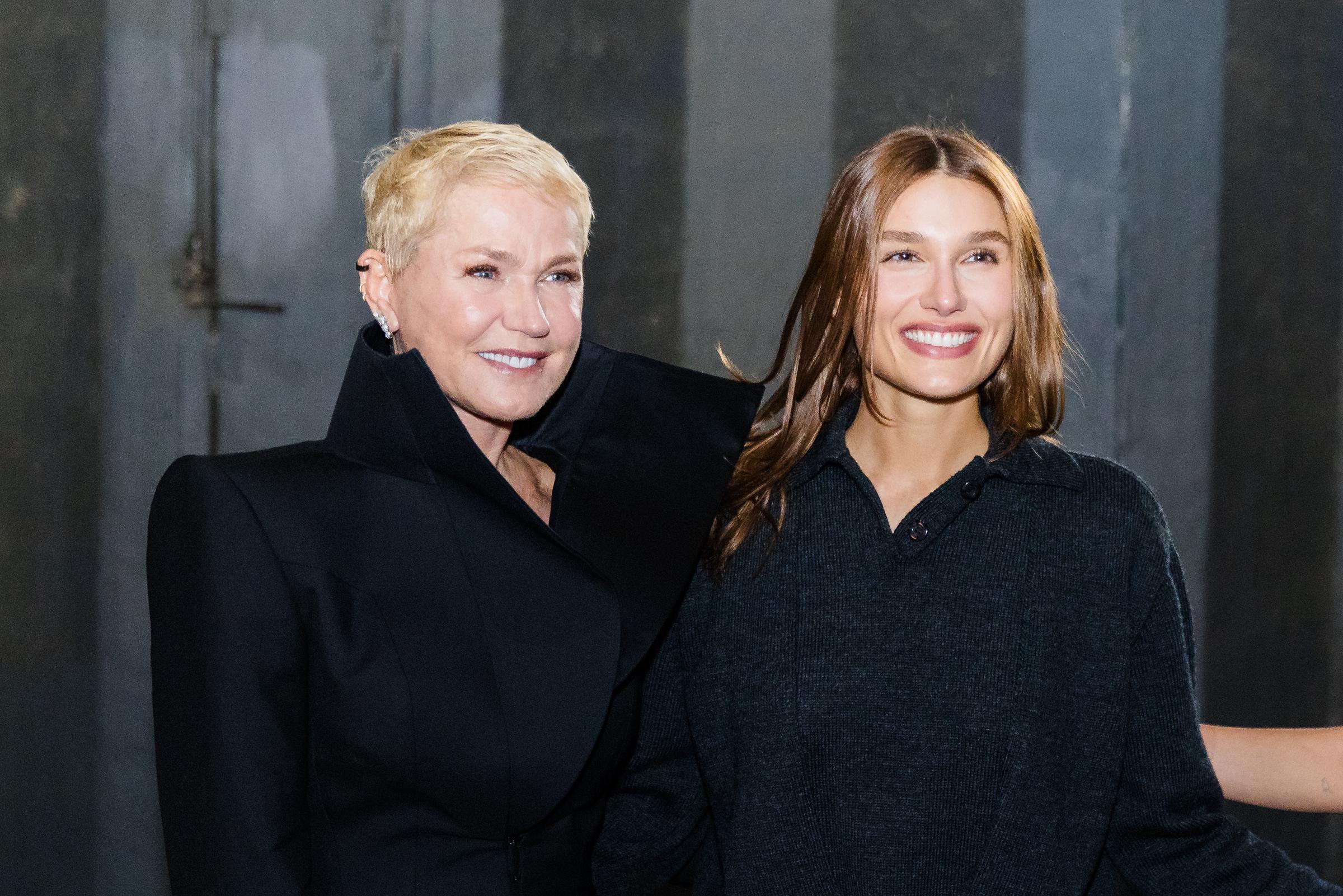 Sasha Meneghel y Xuxa en el desfile de Mondepars en ARCA el 27 de mayo de 2026 en Sao Paulo, Brasil. | Fuente: Getty Images