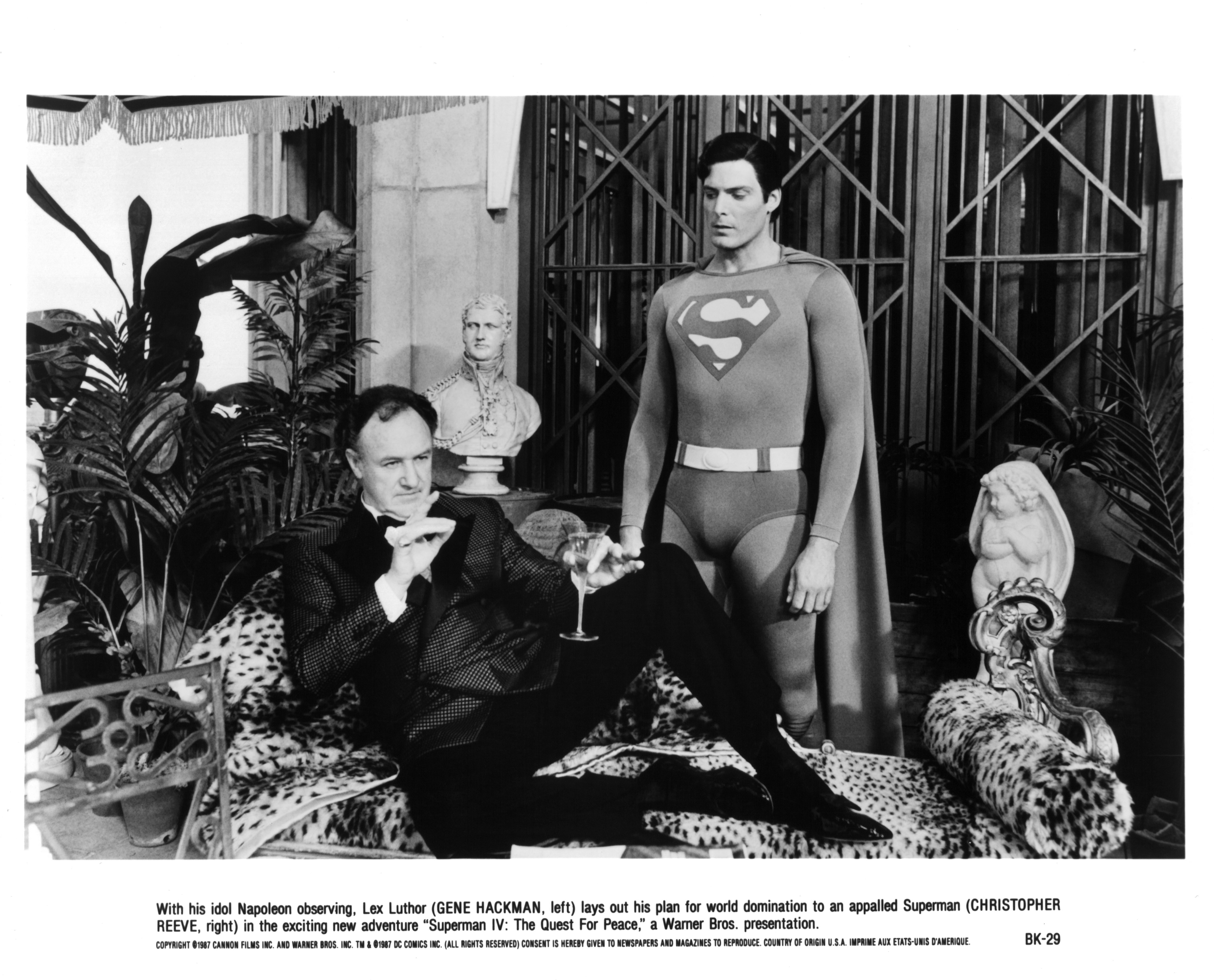 Los actores Gene Hackman y Christopher Reeve en una escena de la película de Warner Bros. "Superman IV: The Quest for Peace", alrededor de 1987 | Fuente: Getty Images.