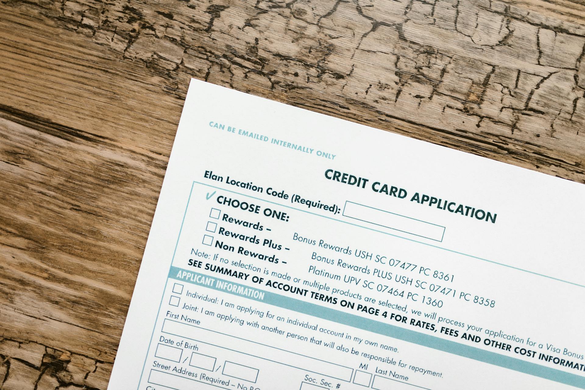Un formulario de solicitud de tarjeta de crédito | Fuente: Pexels