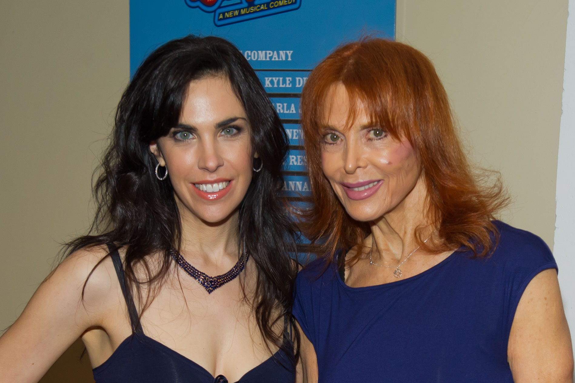 Caprice Crane y Tina Louise asisten al estreno Off-Broadway de "Lucky Guy" en el Little Shubert Theatre el 19 de mayo de 2011 en Nueva York. | Fuentes: Getty Images