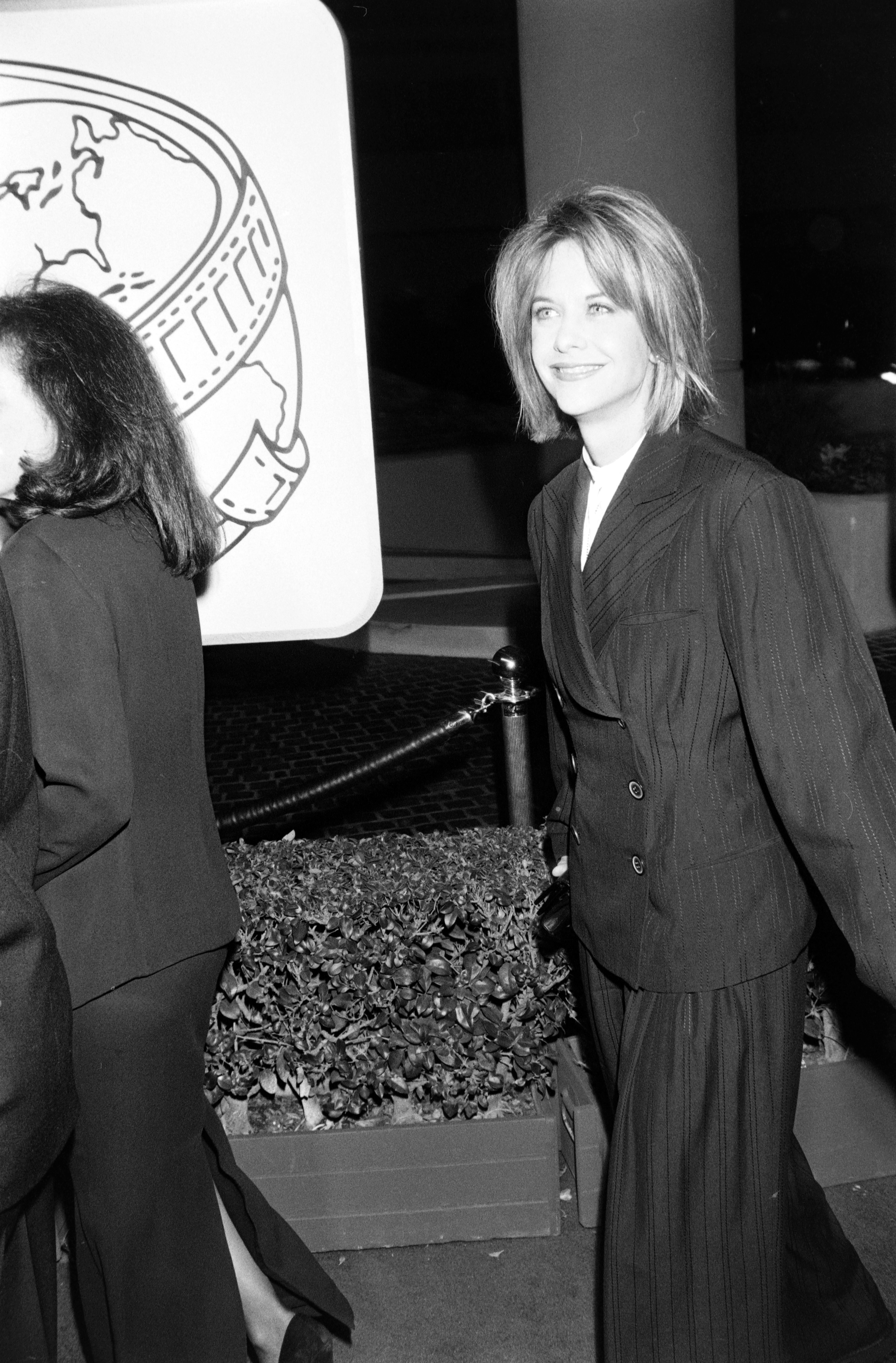 Meg Ryan asiste a la 51 edición de los Globos de Oro el 22 de enero de 1994 en Beverly Hills, California. | Fuente: Getty Images