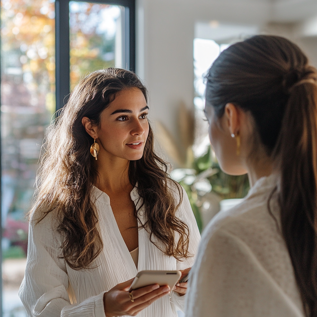 Mujeres manteniendo una conversación | Fuente: Mdijourney