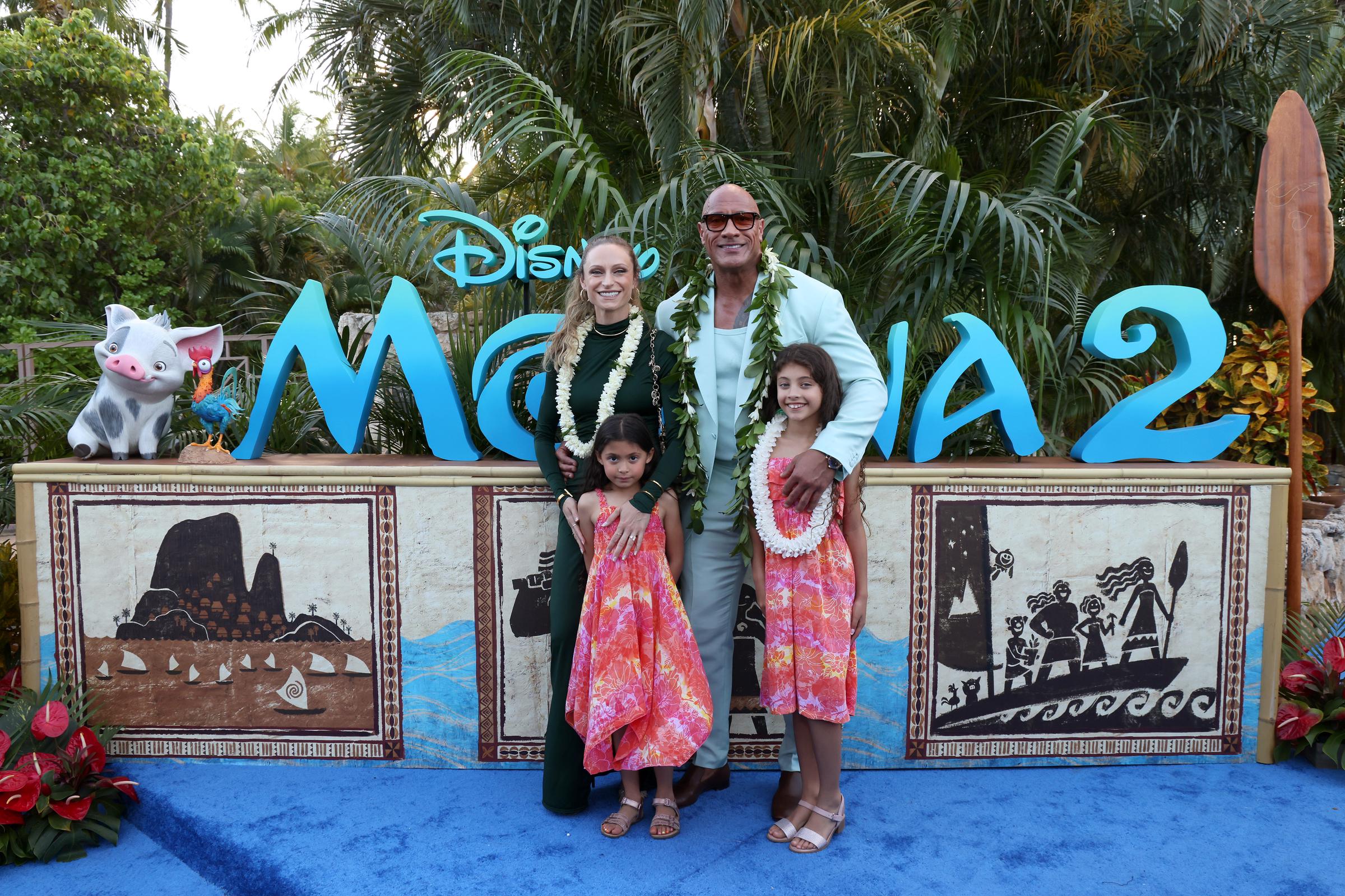 Lauren Hashian, Tiana, Dwayne y Jasmine Johnson asisten al estreno de "Moana 2" el 21 de noviembre de 2024 | Fuente: Getty Images