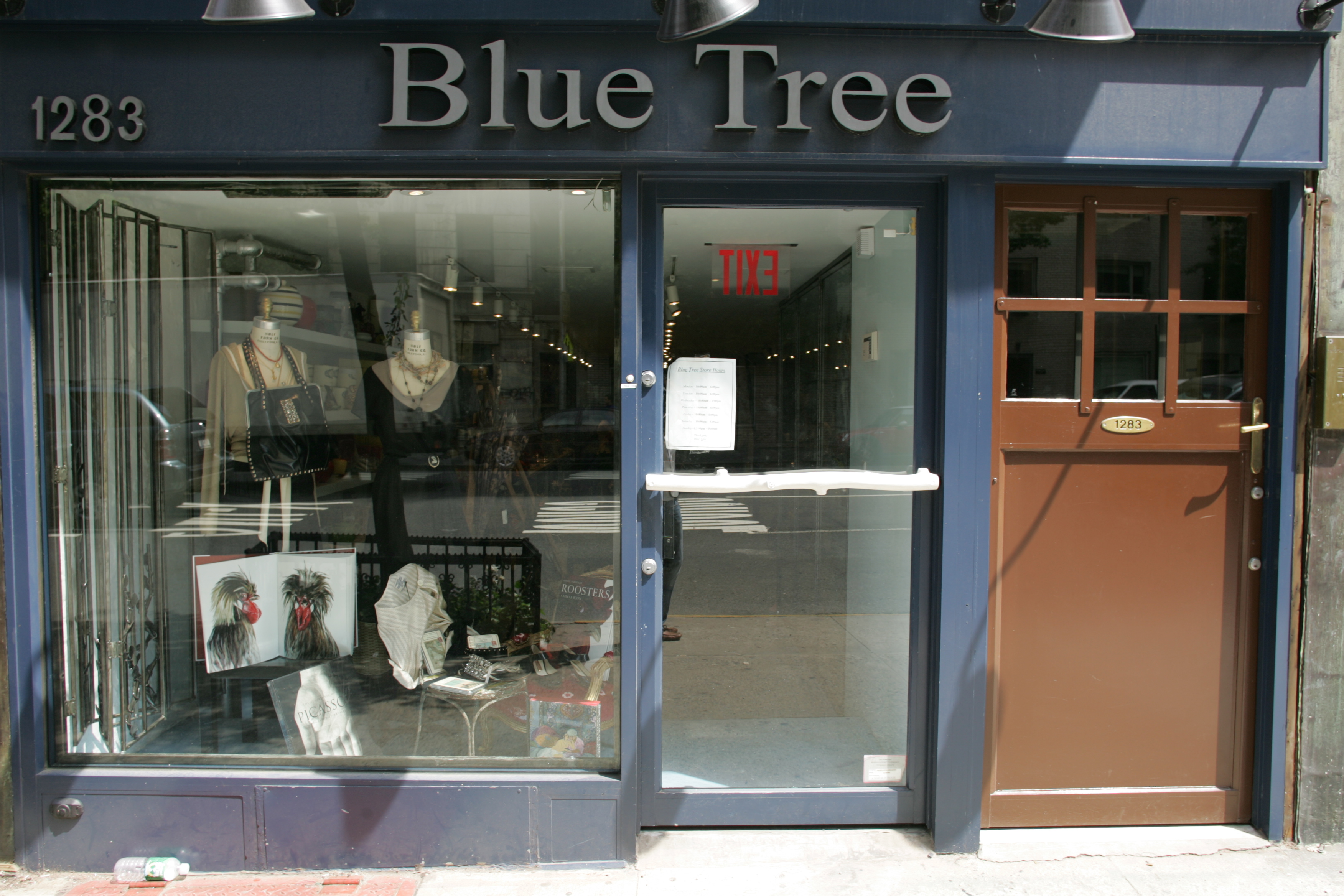 El "Blue Tree" de Phoebe Cates en Madison Avenue, hacia 2006 | Fuente: Getty Images