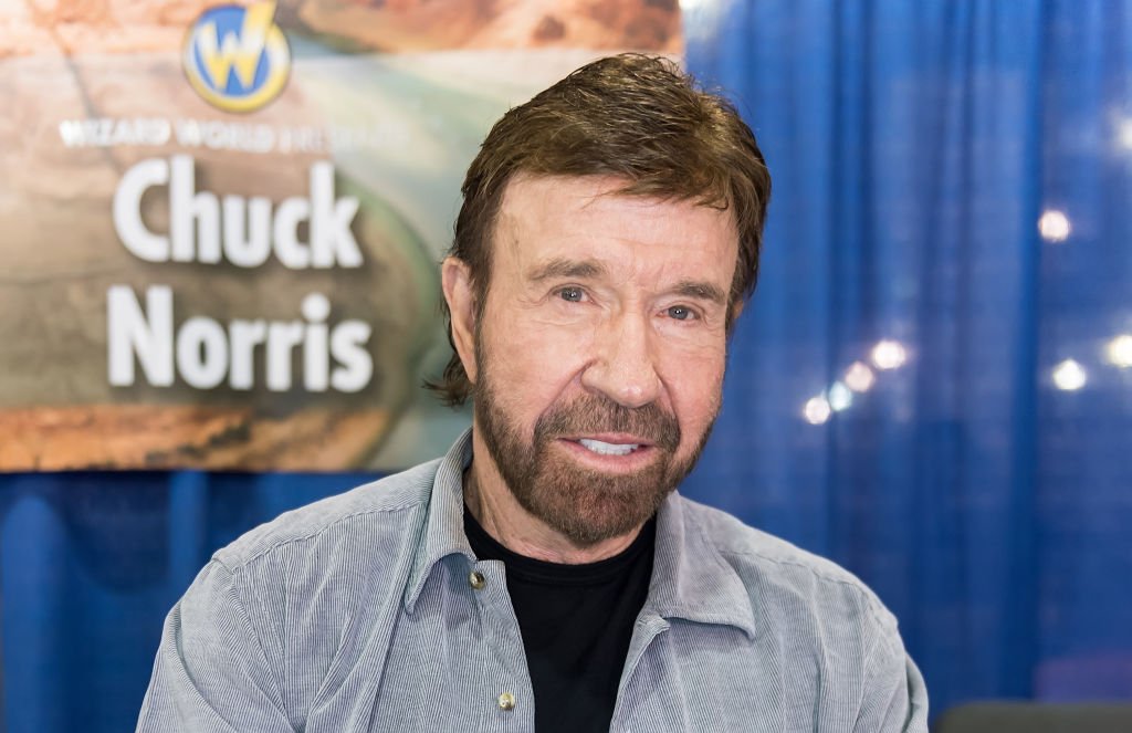 Chuck Norris en el Wizard World Comic Con el 3 de junio de 2017 en Filadelfia, Pennsylvania. | Foto: Getty Images