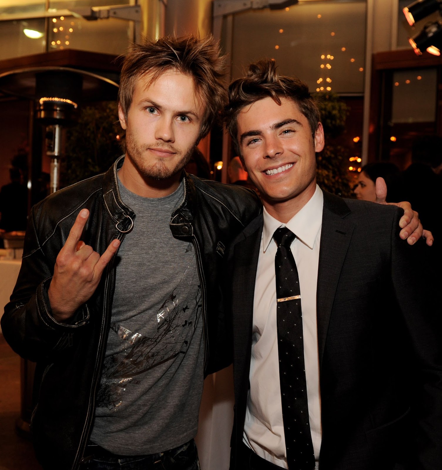 Jesse Kristofferson y Zac Efron en la fiesta posterior al estreno de "Charlie St. Cloud" el 20 de julio de 2010, en Los Ángeles, California. | Fuente: Getty Images