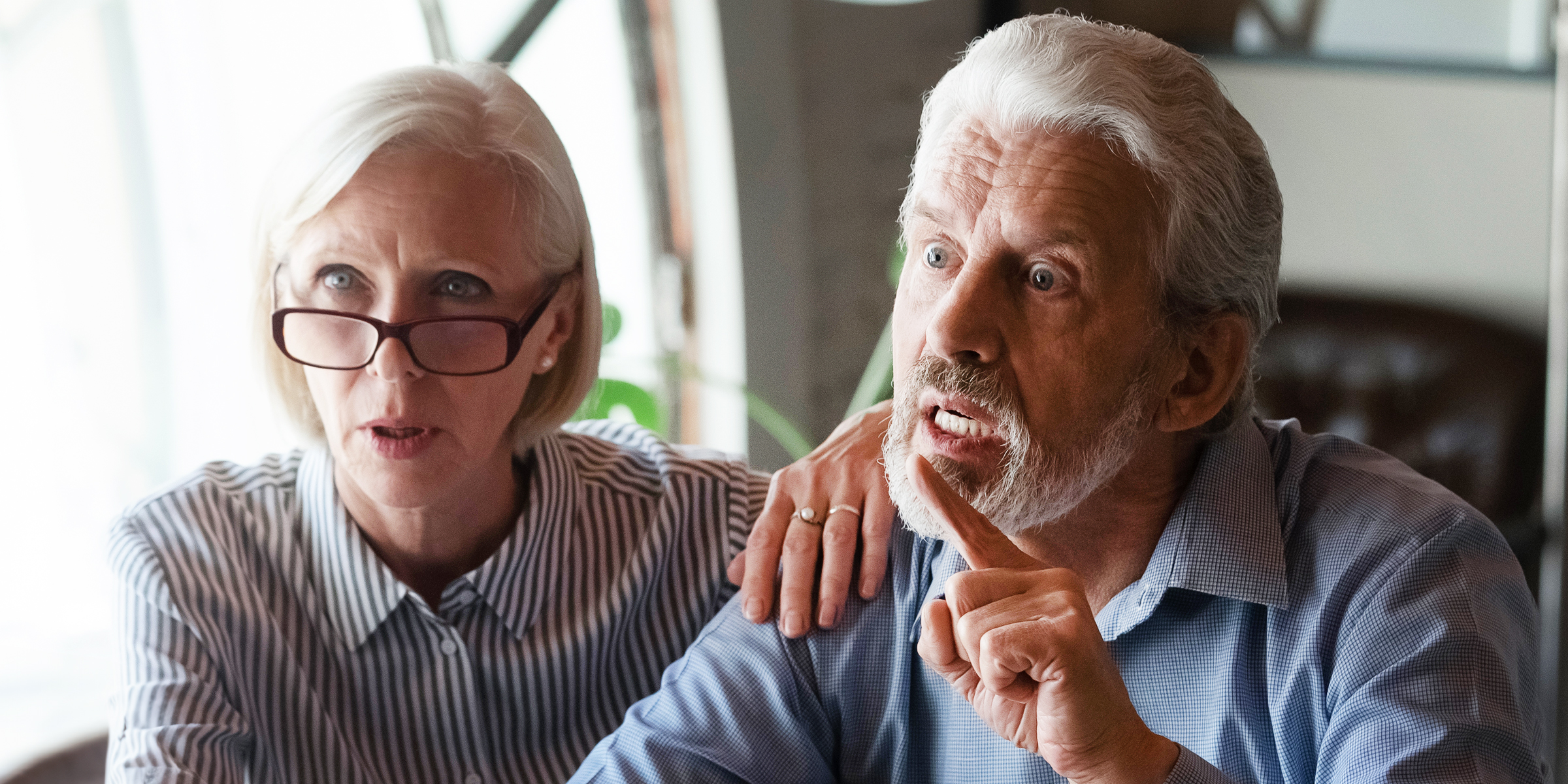 Primer plano de una pareja mayor | Fuente: Shutterstock