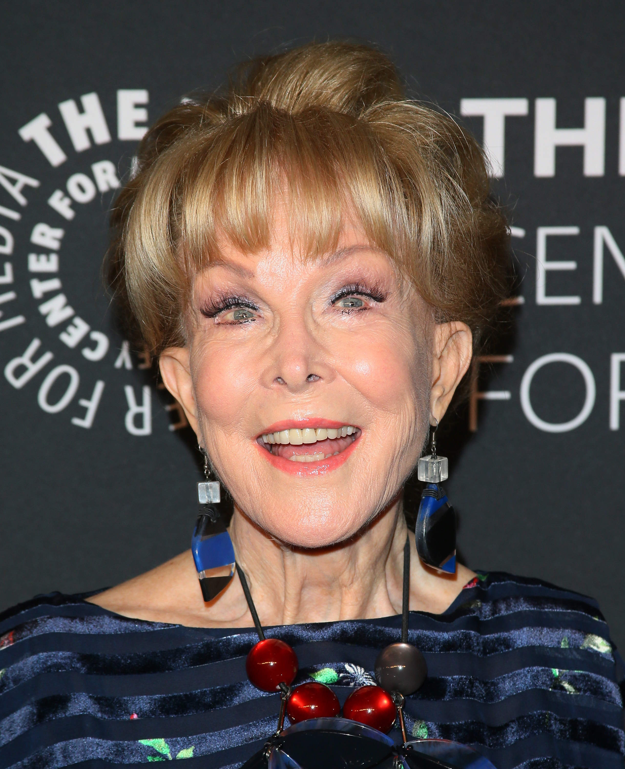 Barbara Eden asiste a un evento en honor a las leyendas de la comedia televisiva el 21 de noviembre de 2019 | Fuente: Getty Images