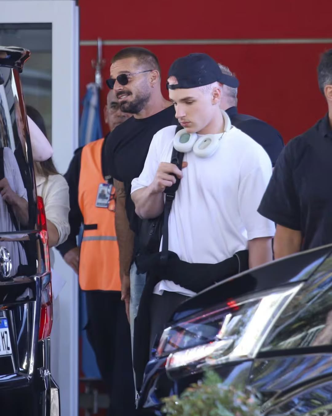 Ricky Martin junto a su hijo Matteo, llegando a Buenos Aires, Argentina | Fuente: Instagram/cosasperu