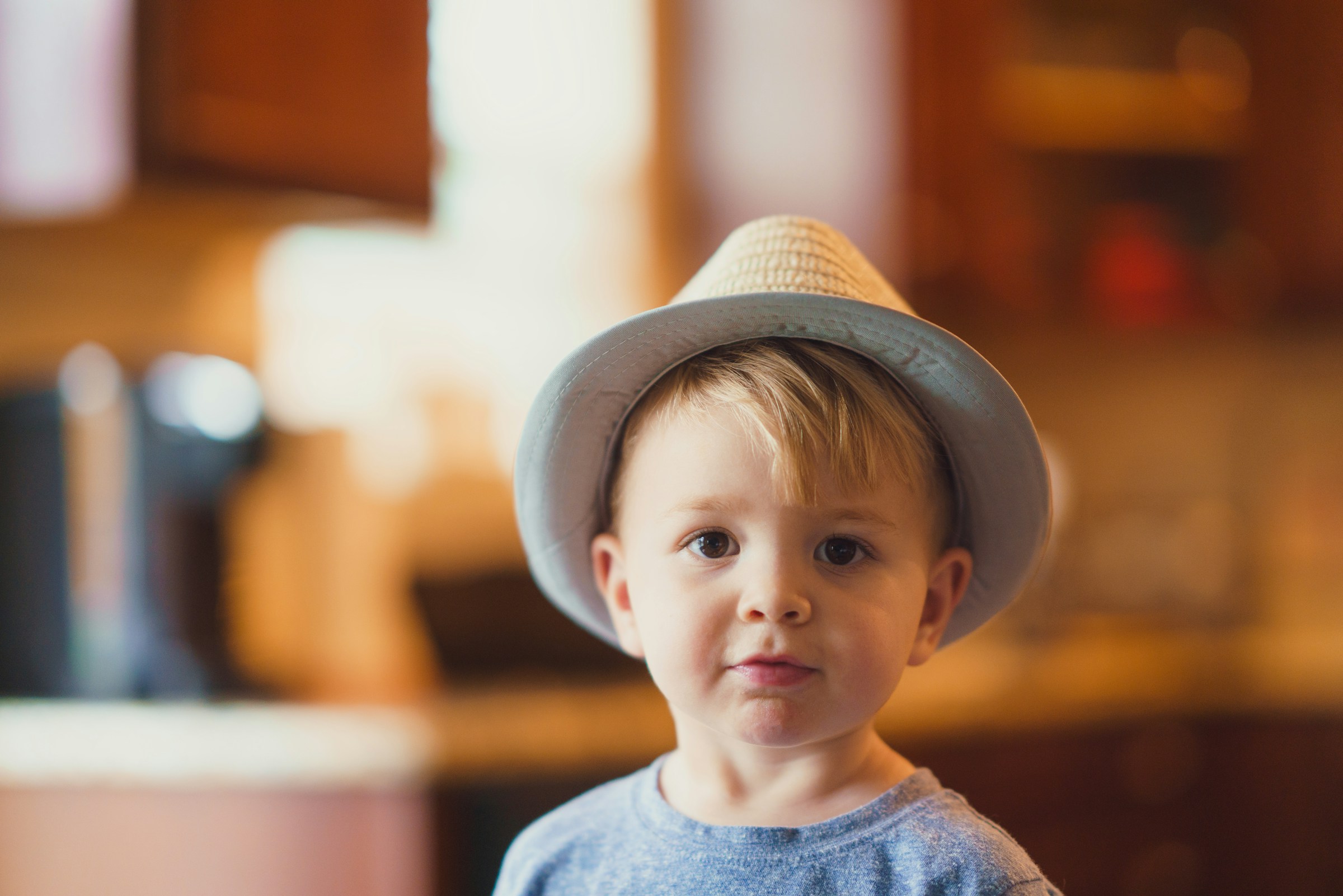 Un niño con sombrero | Fuente: Unsplash