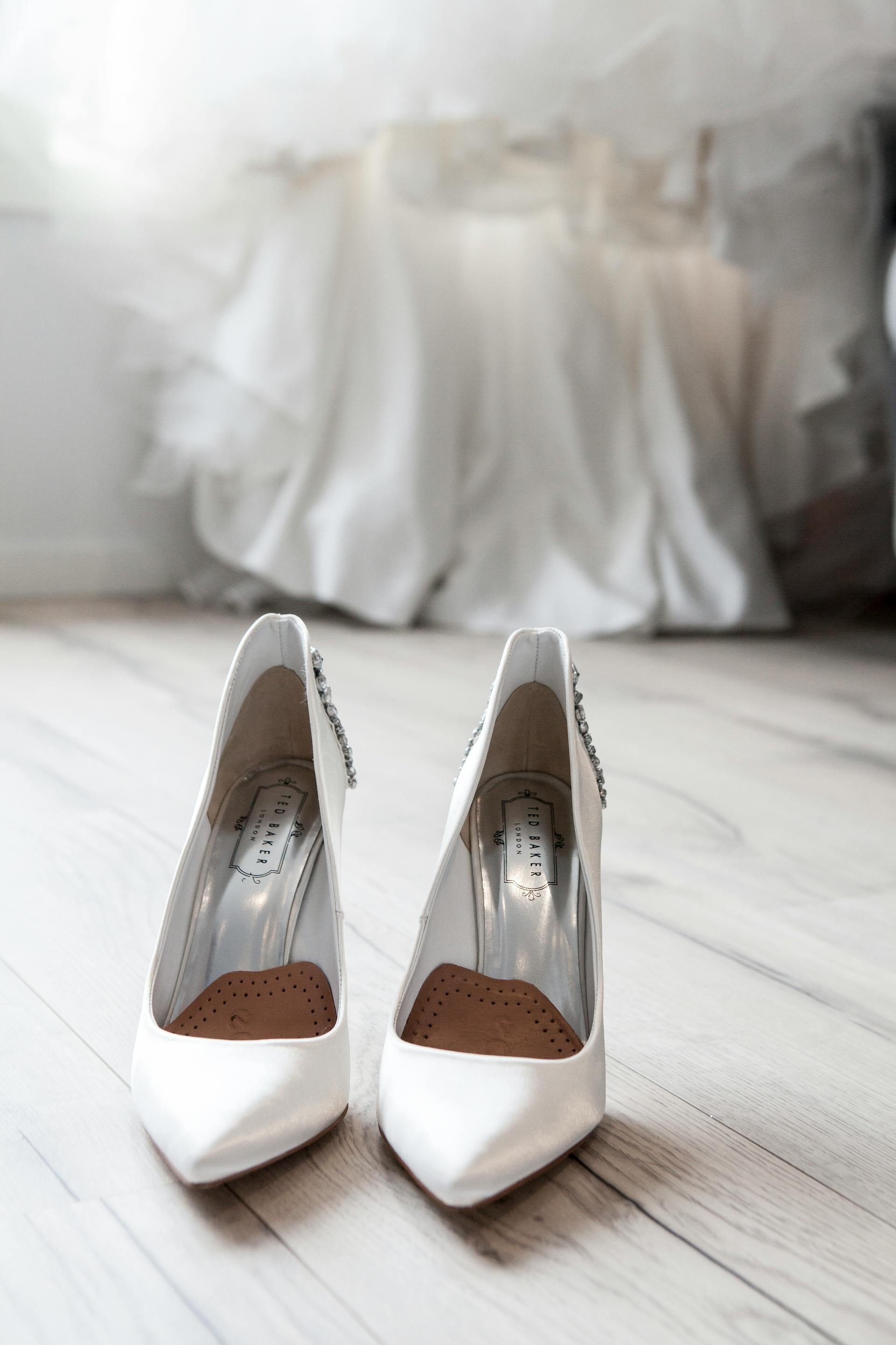 Zapatos de novia blancos | Fuente: Pexels