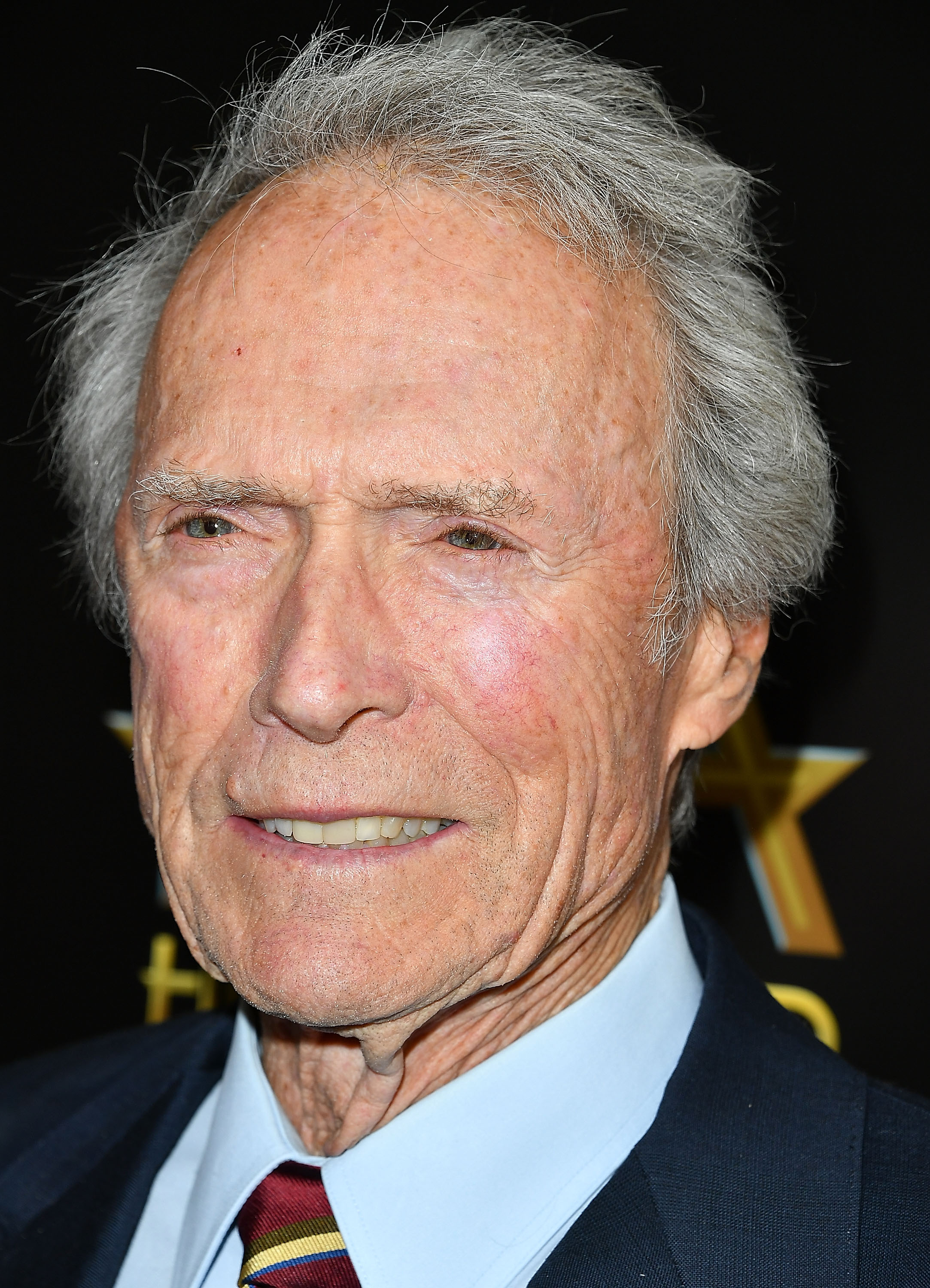 Clint Eastwood posa en la 20ª edición de los Premios Anuales de Cine de Hollywood en el Hotel Beverly Hilton de Beverly Hills, California, el 6 de noviembre de 2016. | Fuente: Getty Images