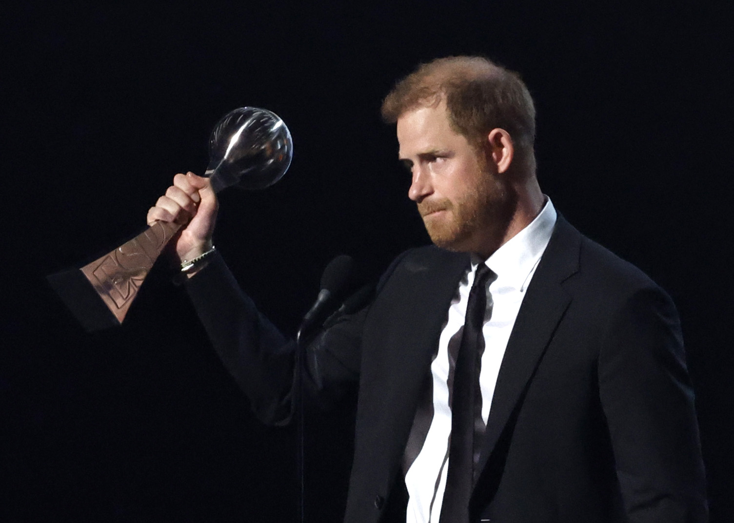 El príncipe Harry aceptando el Premio Pat Tillman durante los Premios ESPY 2024 el 11 de julio de 2024, en Hollywood, California | Fuente: Getty Images