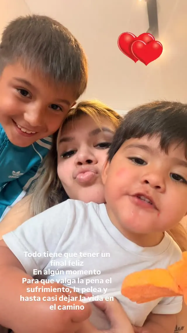 Los hijos de Morena Rial fueron fotografiados durante el reencuentro con su madre en el día del cumpleaños del pequeño Amadeo | Fuente: Instagram Stories/jrial