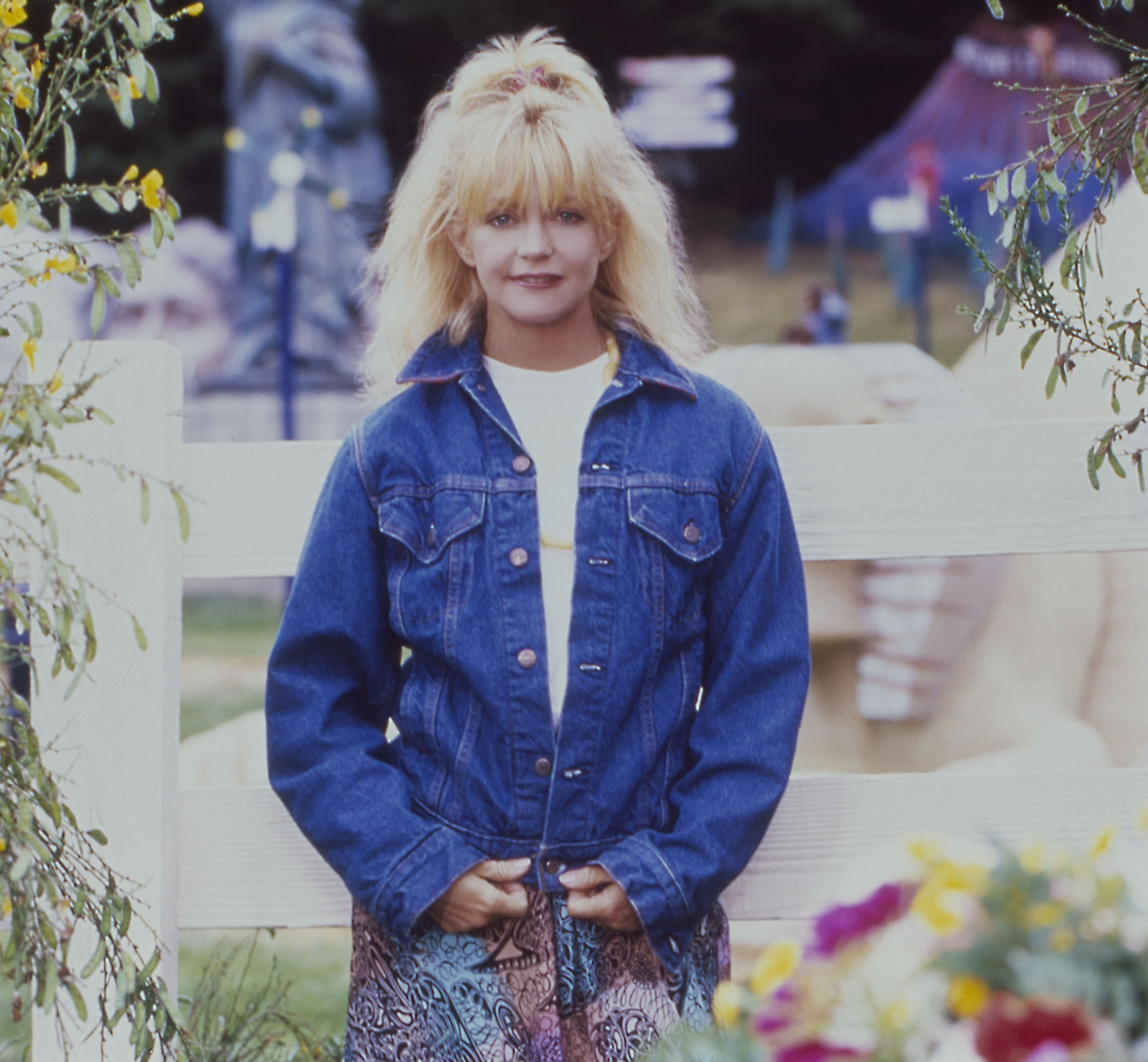 Goldie Hawn en el plató de "Overboard" hacia 1987 en Fort Bragg, California. | Fuente: Getty Images