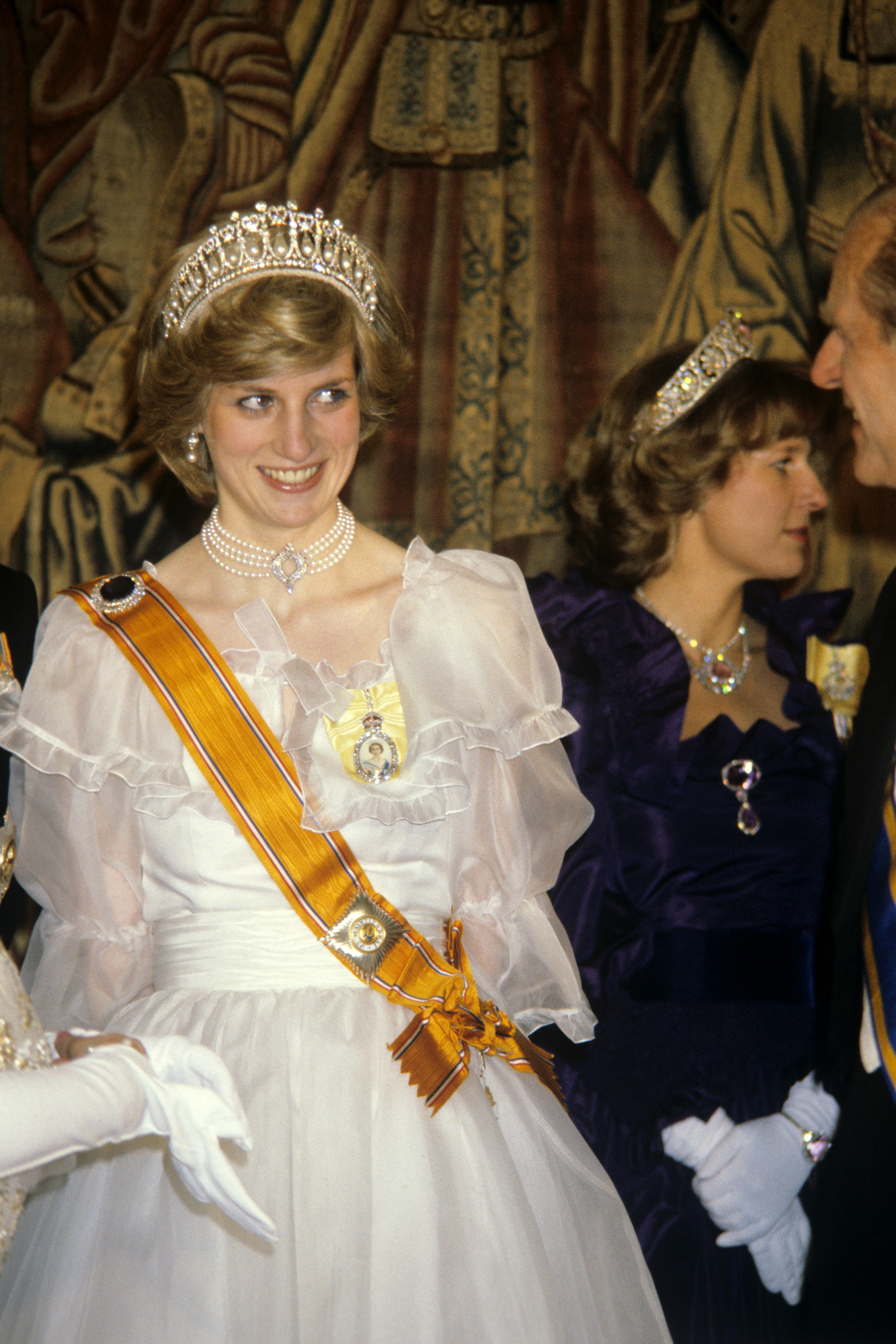 En un banquete para la familia real británica ofrecido por la reina Beatrix y el príncipe Claus de Holanda en el palacio de Hampton Court, el 17 de noviembre de 1982 | Fuente: Getty Images