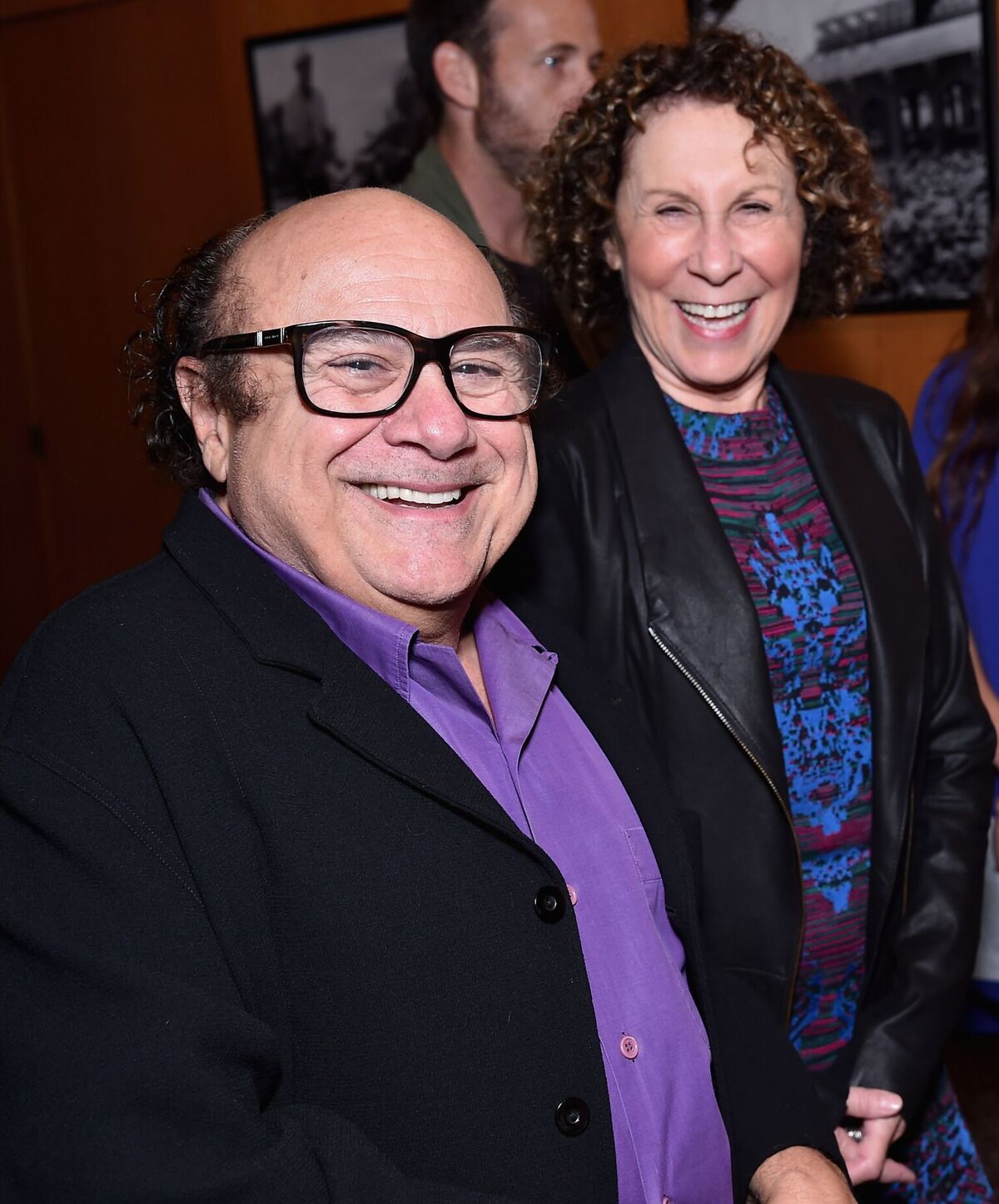 Danny DeVito y Rhea Pearlman asisten al estreno de "The Better Angels" de Amplify | Fuente: Getty Images