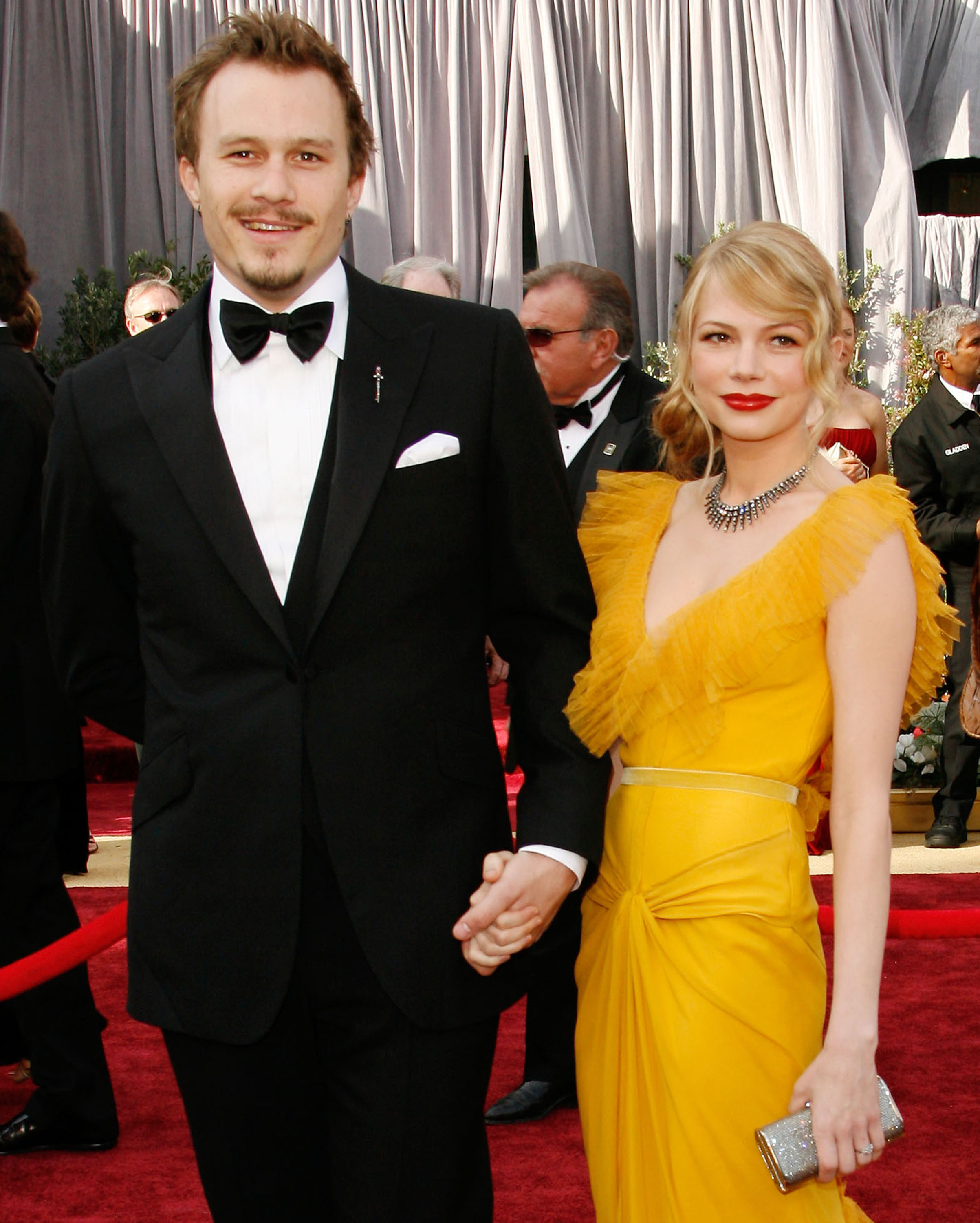 Heath Ledger y Michelle Williams durante los 78º Premios Anuales de la Academia en Hollywood, California | Fuente: Getty Images