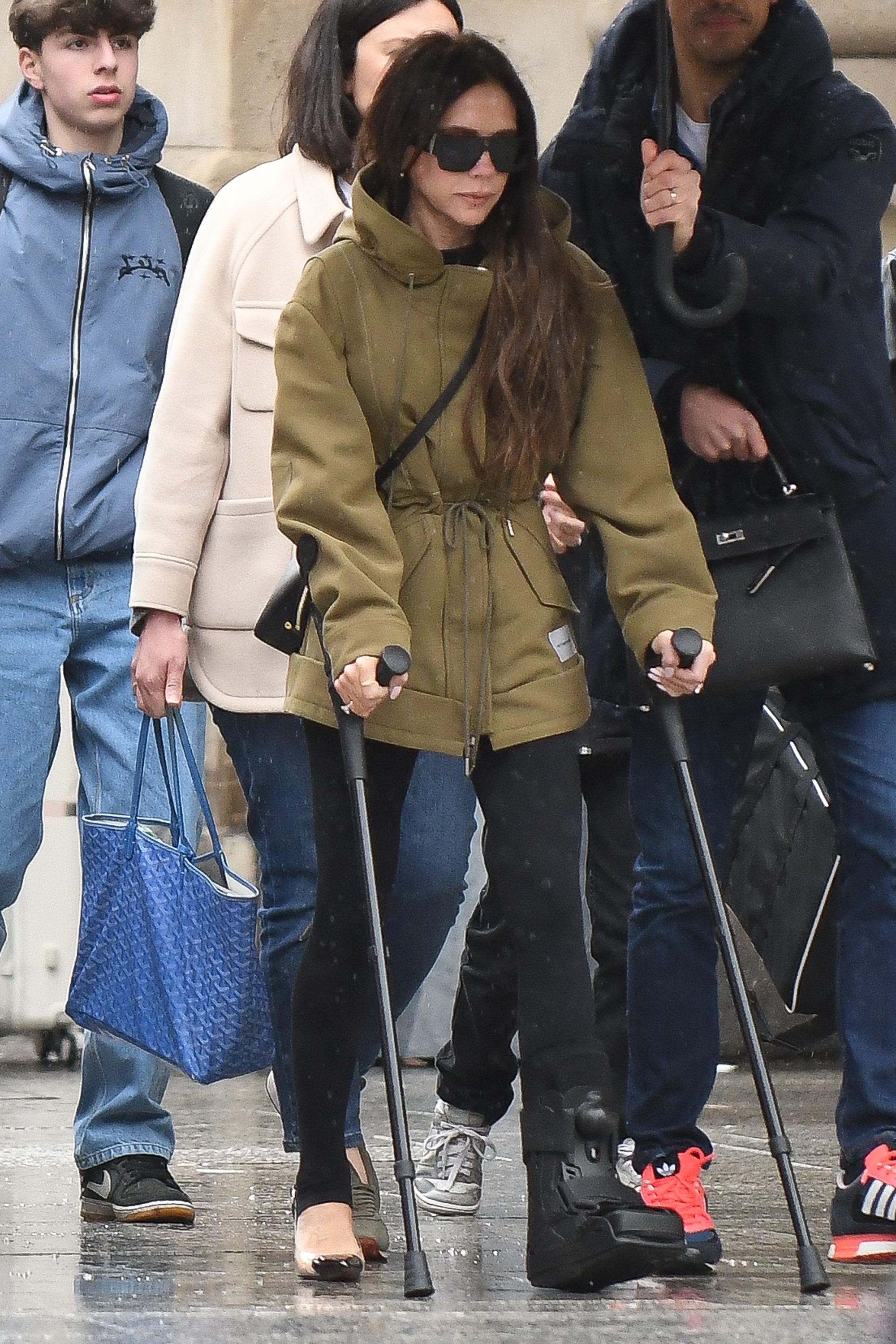 Victoria Beckham es vista en París, Francia, el 26 de febrero de 2024. | Fuente: Getty Images