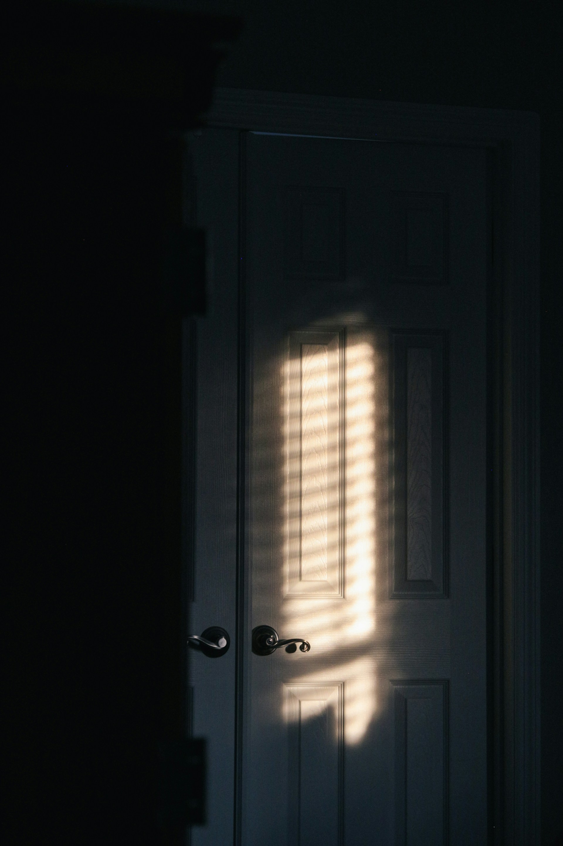 Enfoque de una puerta cerrada | Fuente: Unsplash