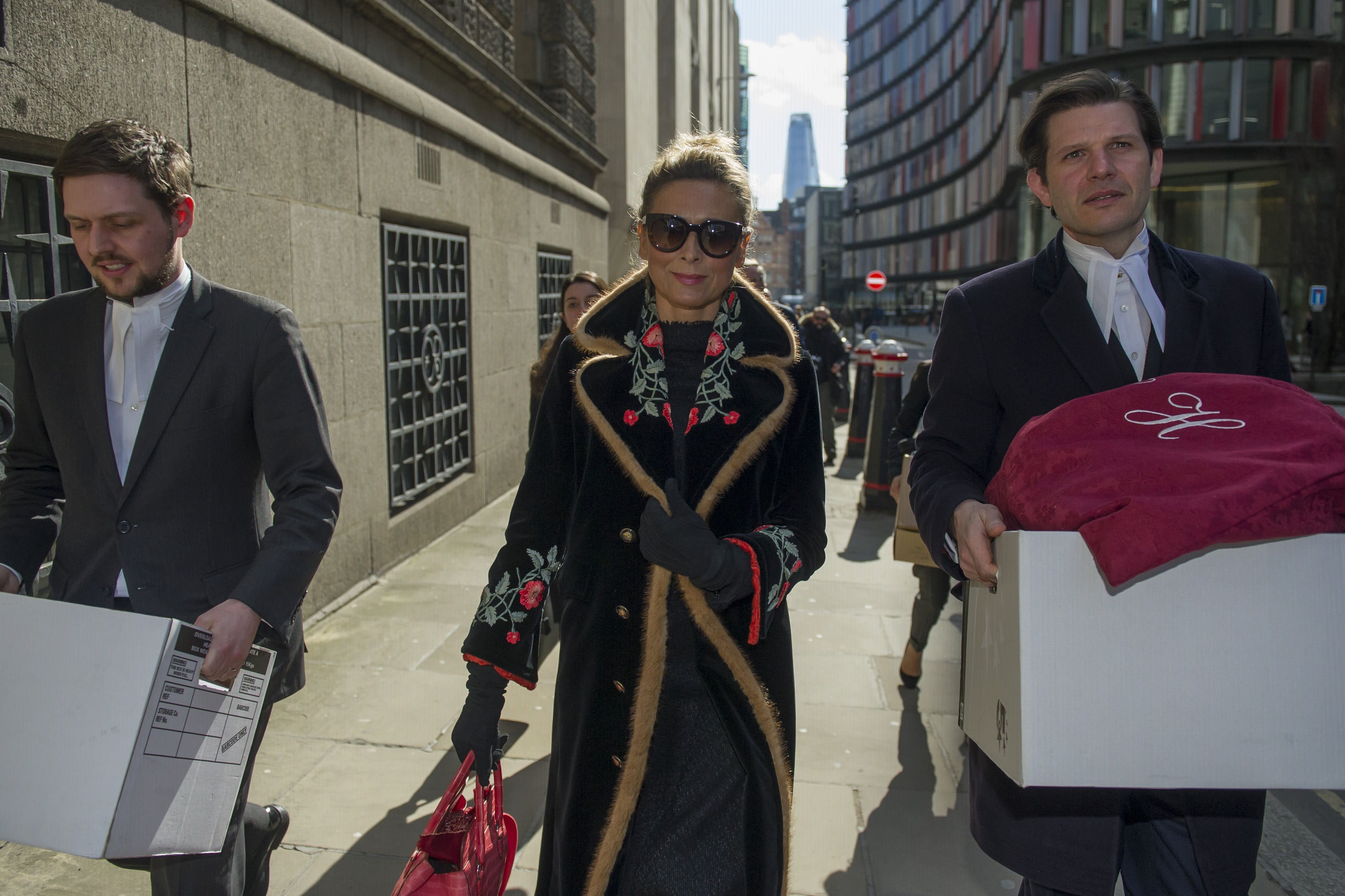 Tatiana Akhmedova saliendo del tribunal de Old Bailey en Londres en marzo de 2018. | Foto: Getty Images