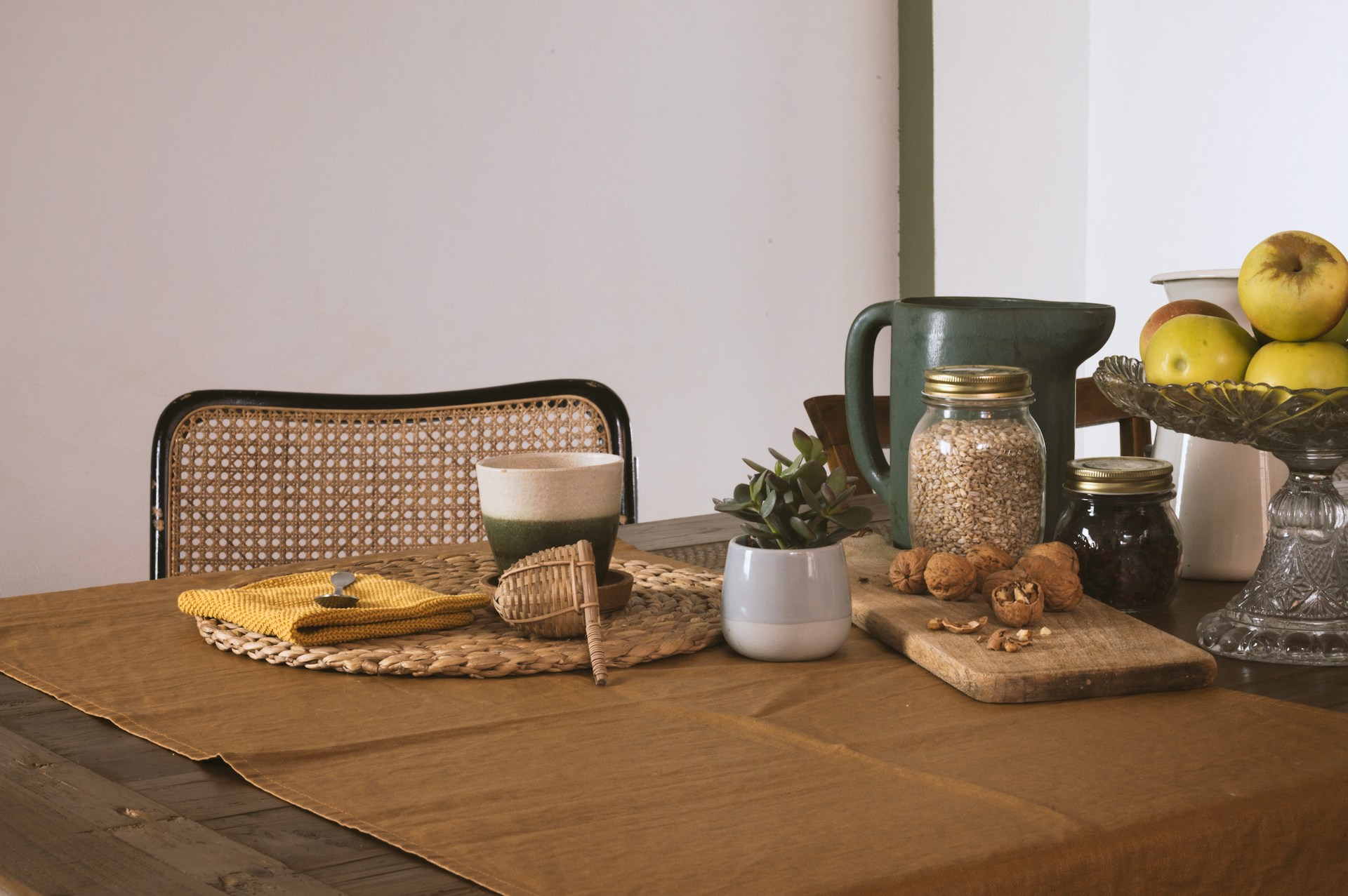 Una mesa de cocina clásica | Fuente: Unsplash