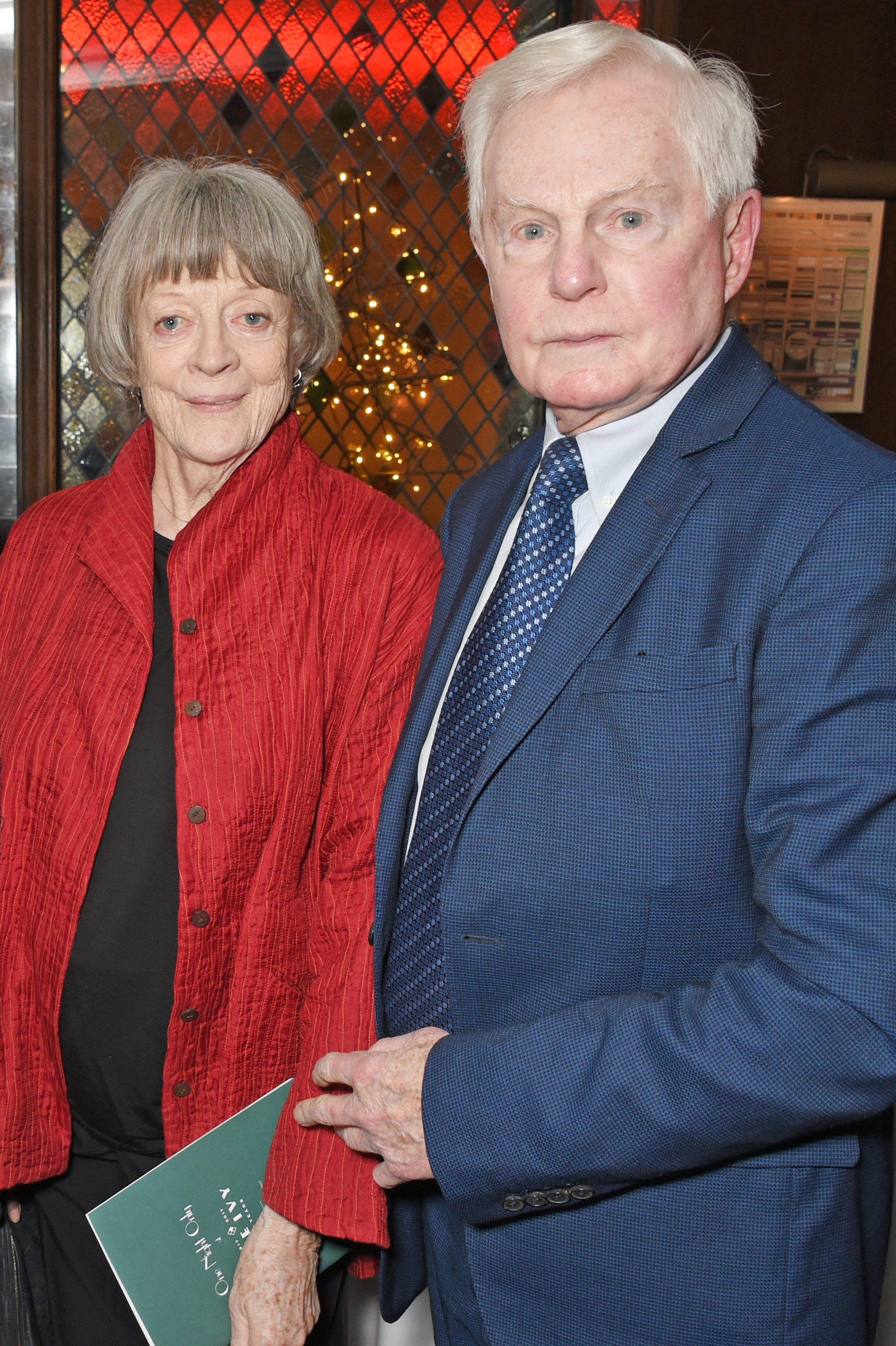 Maggie Smith y Derek Jacobi asisten a "One Night Only At The Ivy" el 10 de diciembre de 2017, en Londres, Inglaterra | Fuente: Getty Images