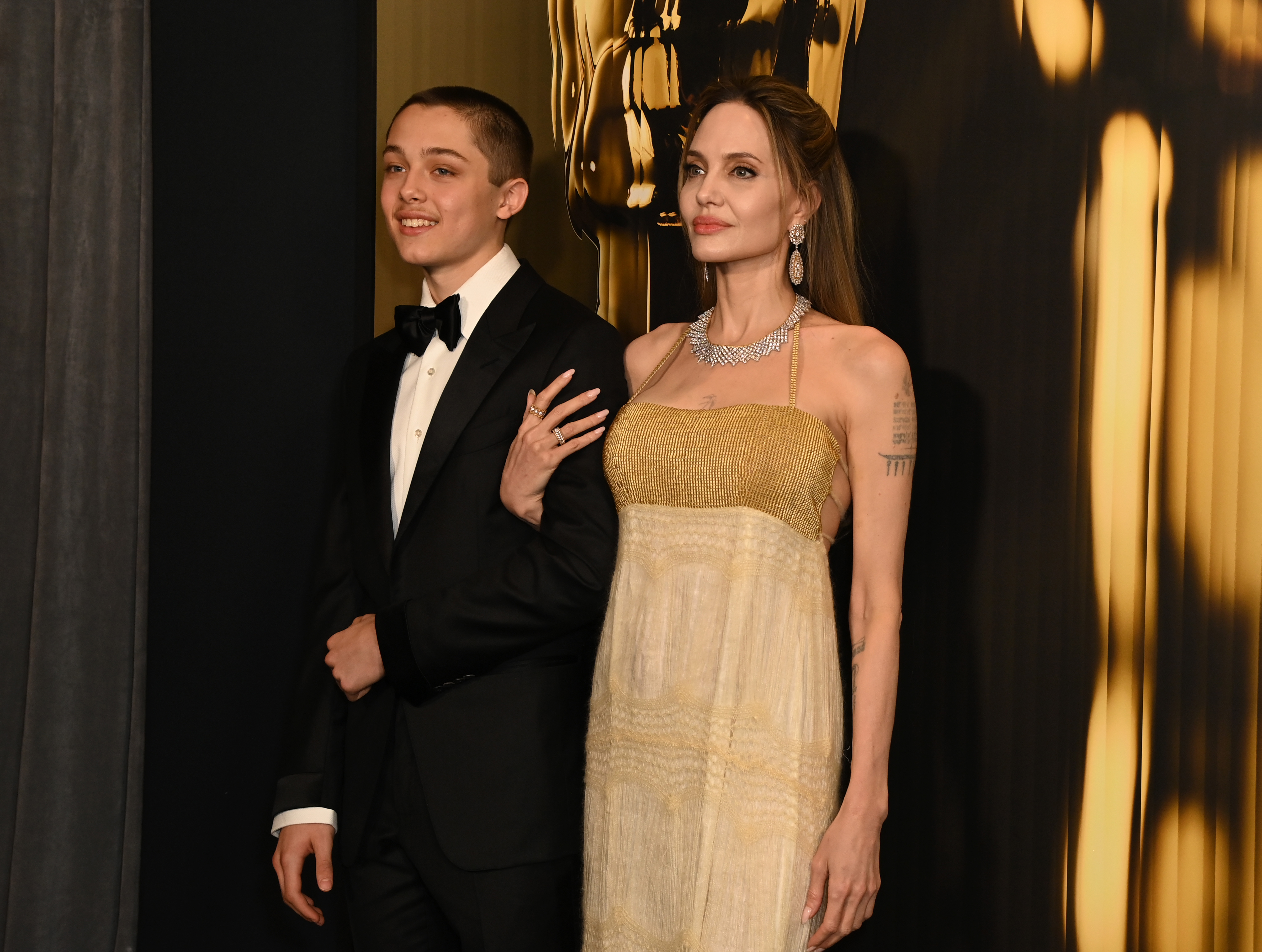 Knox Jolie-Pitt y Angelina Jolie | Fuente: Getty Images