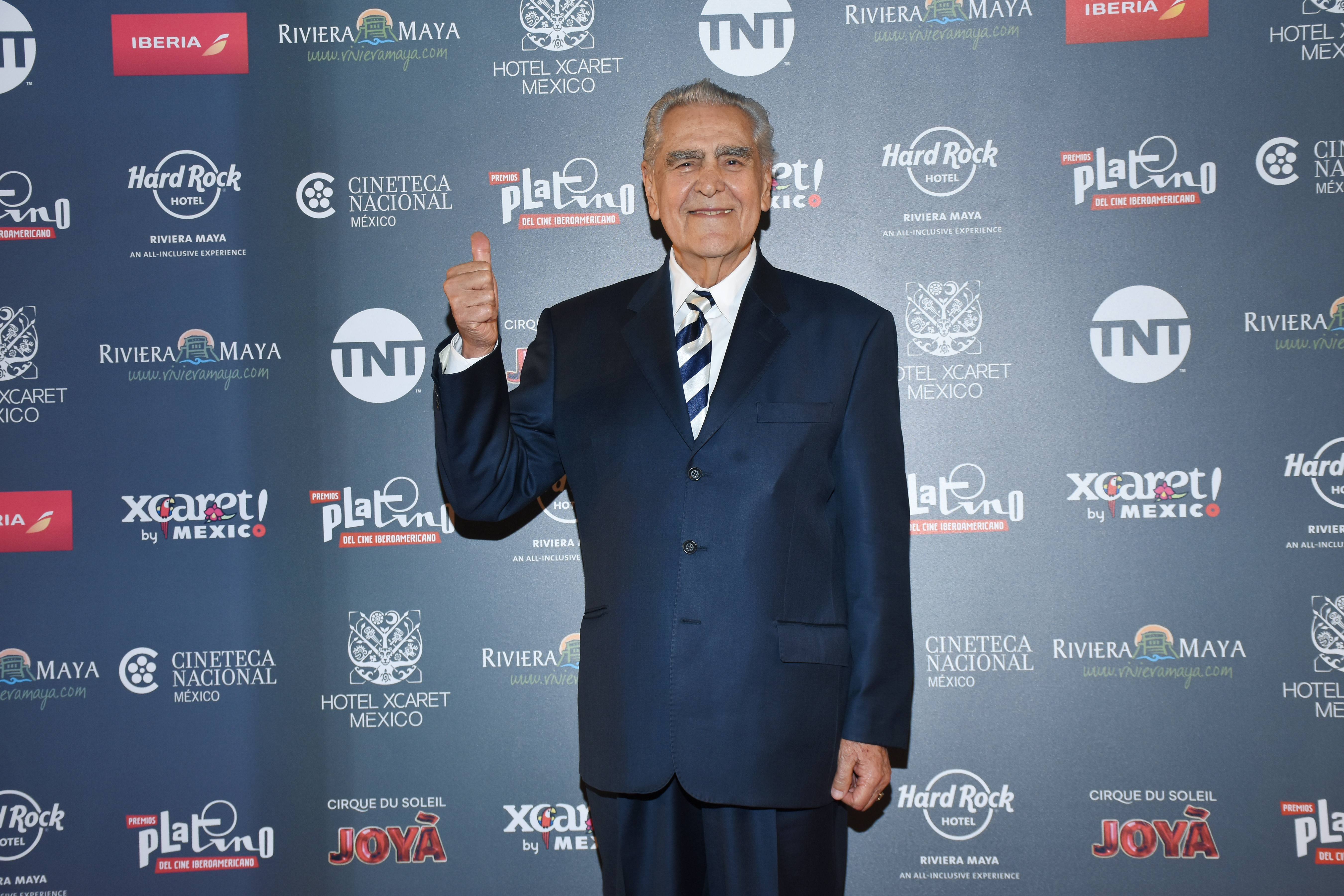 Eric del Castillo es visto asistiendo al photocall para promover los V Premios Platino del Cine Iberoamericano, el evento se llevó a cabo el 29 de abril en Rivera Maya en la Cineteca Nacional el 20 de febrero de 2018 en Ciudad de México, México. | Fuente: Getty Images