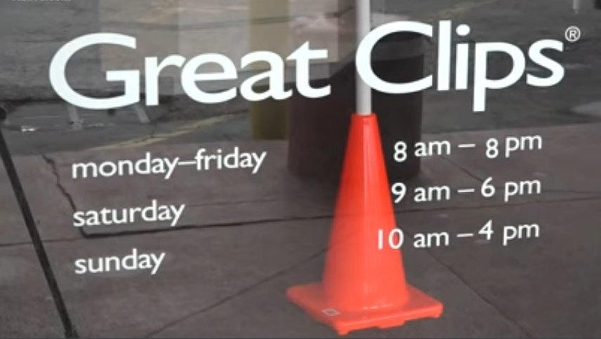 Horario de trabajo de la peluquería Great Clips. | Foto: YouTube/11Alive
