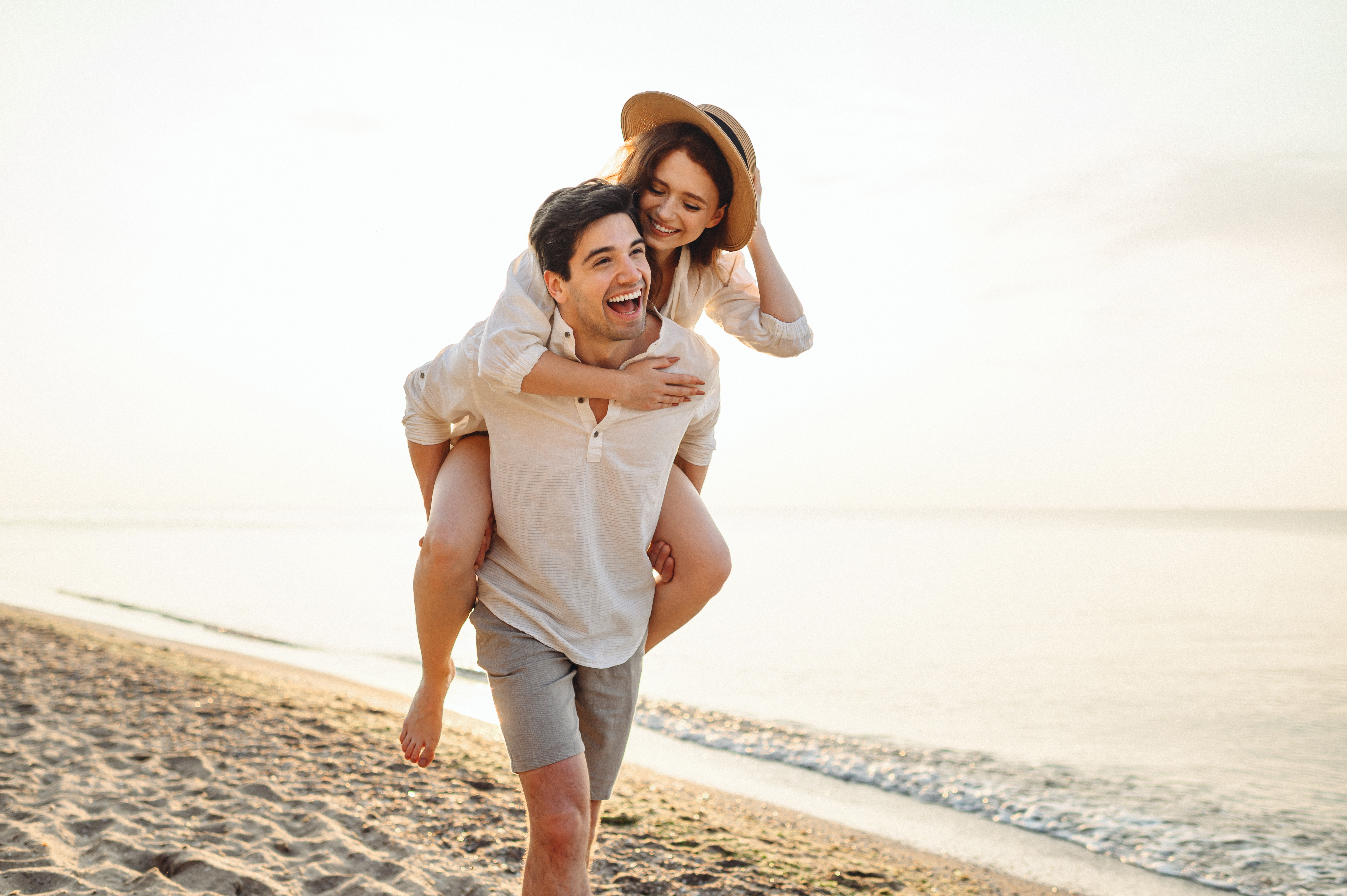Una pareja en la playa | Foto: Shutterstock