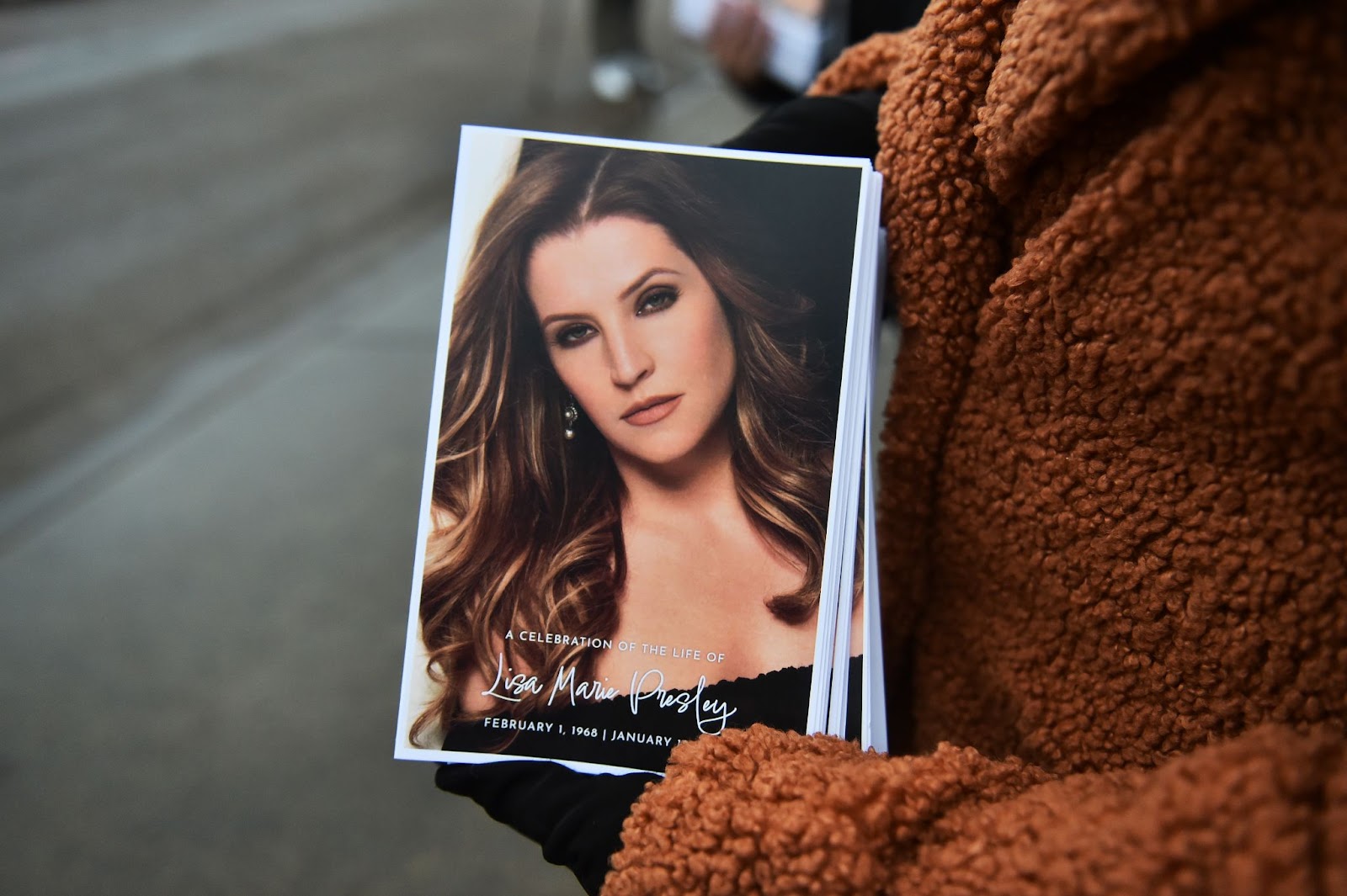 Un programa en el funeral público por Lisa Marie Presley el 22 de enero de 2023, en Memphis, Tennessee | Fuente: Getty Images