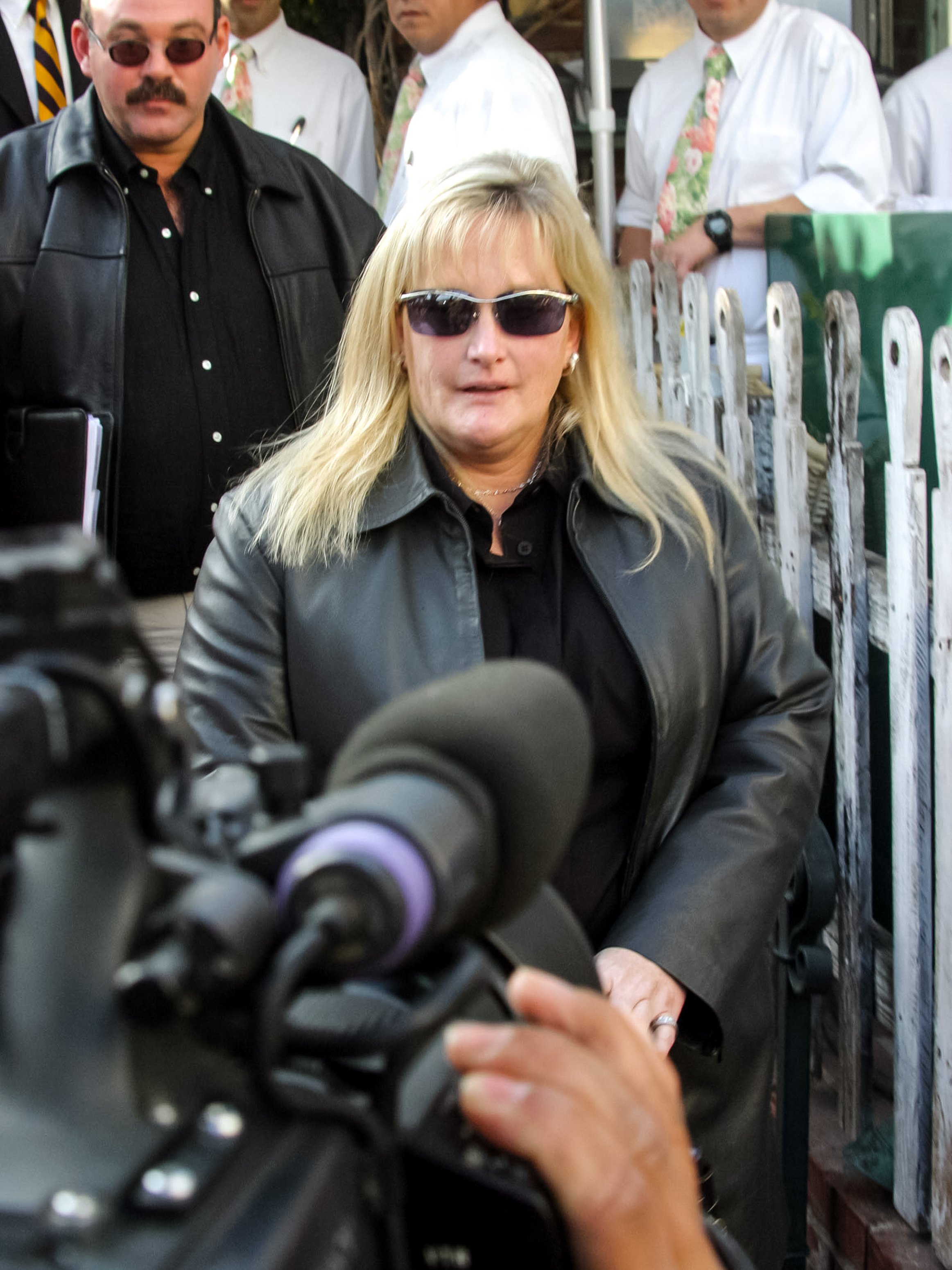 Debbie Rowe fotografiada el 12 de enero de 2004 en Los Ángeles, California. | Fuente: Getty Images